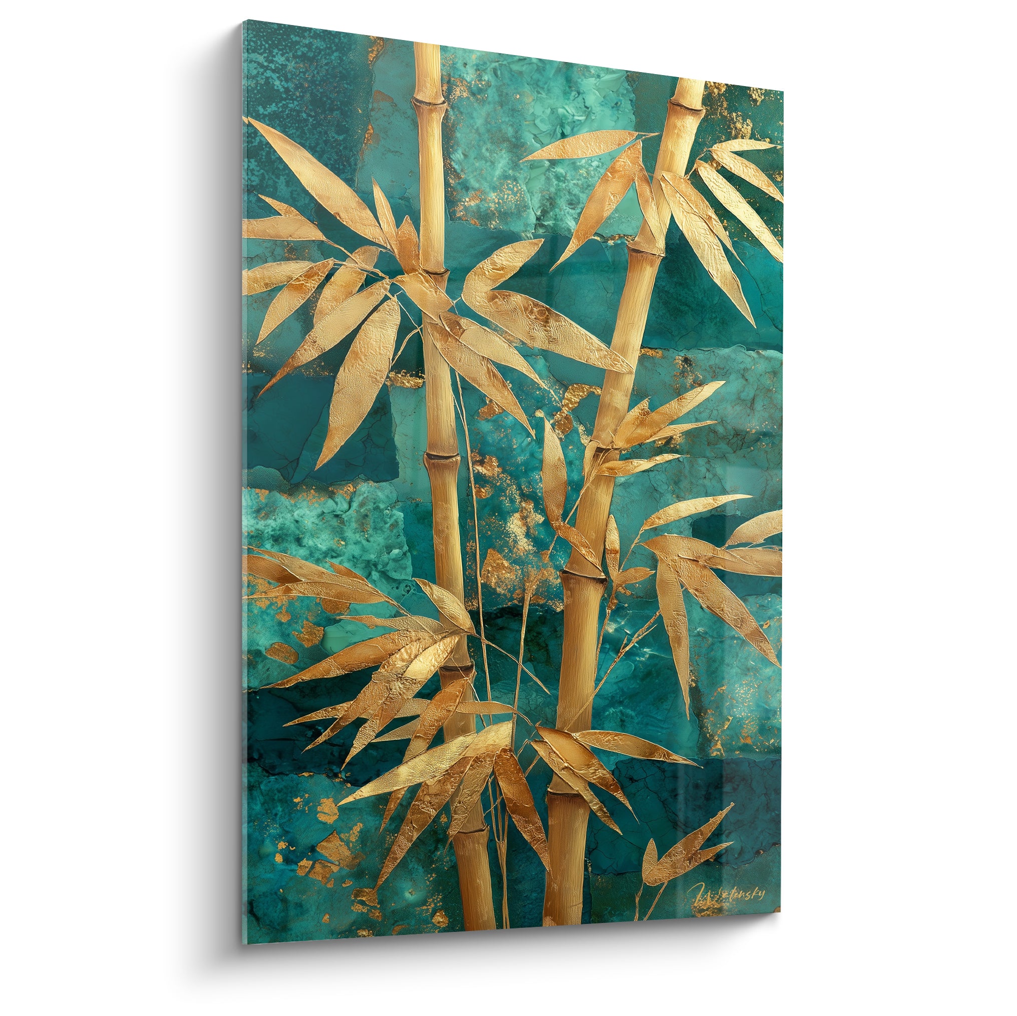 Bambou doré aux feuilles texturées se détache sur un fond turquoise minéral marbré