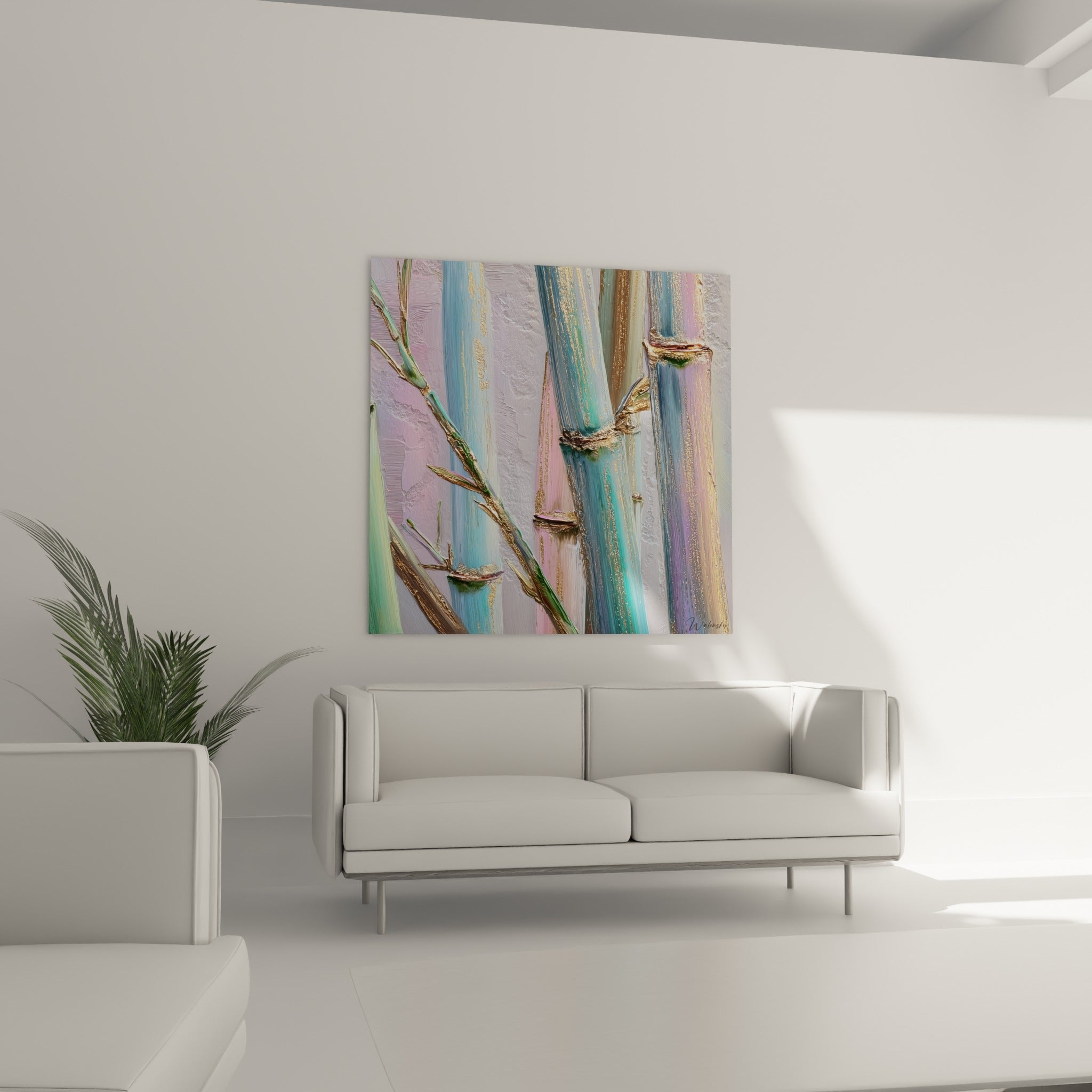 Composition de bambous doré et bleu ciel accrochée au-dessus d'un canapé dans un salon lumineux