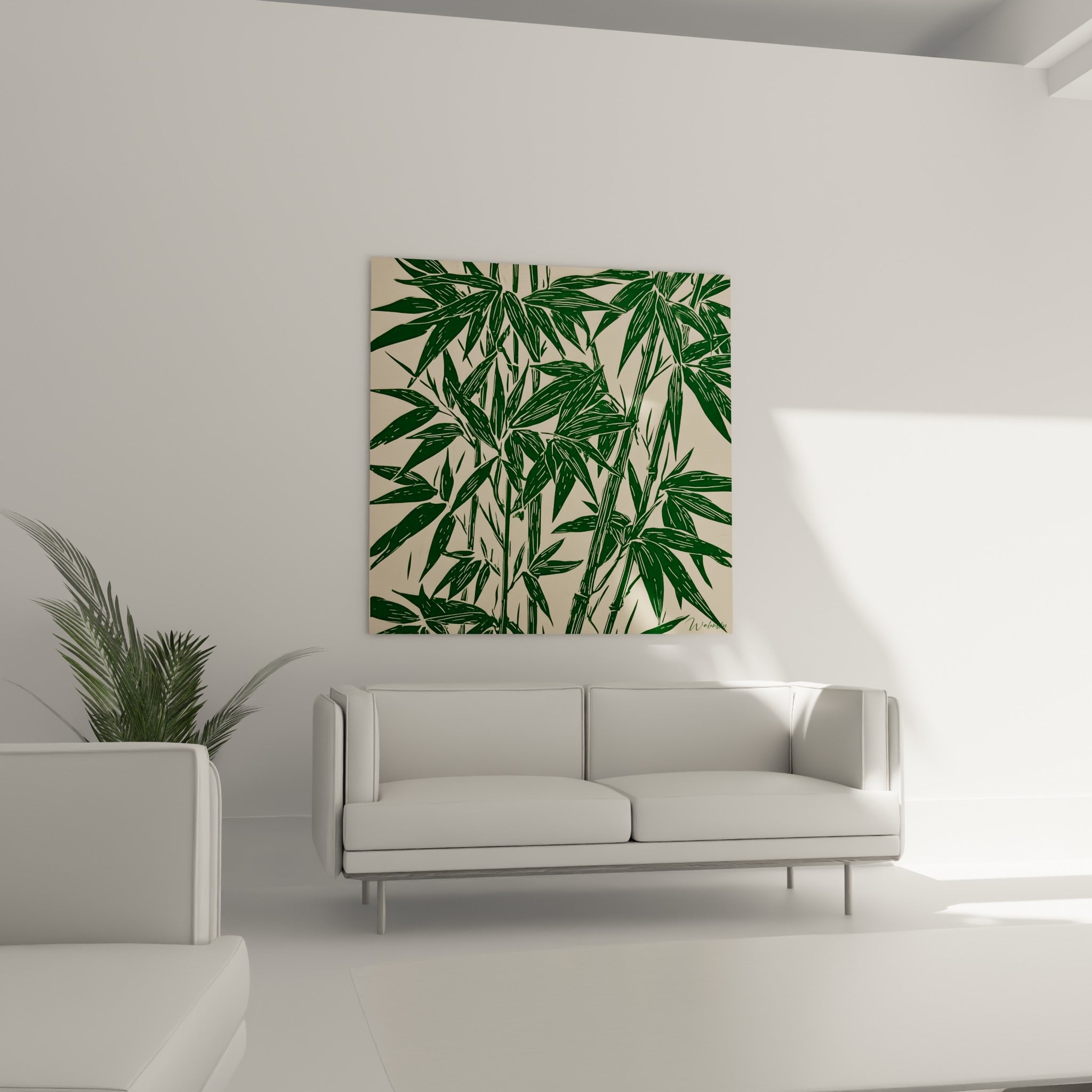 Feuillages de bambou vert dense sur fond ivoire, disposés au-dessus d'un canapé dans un salon lumineux