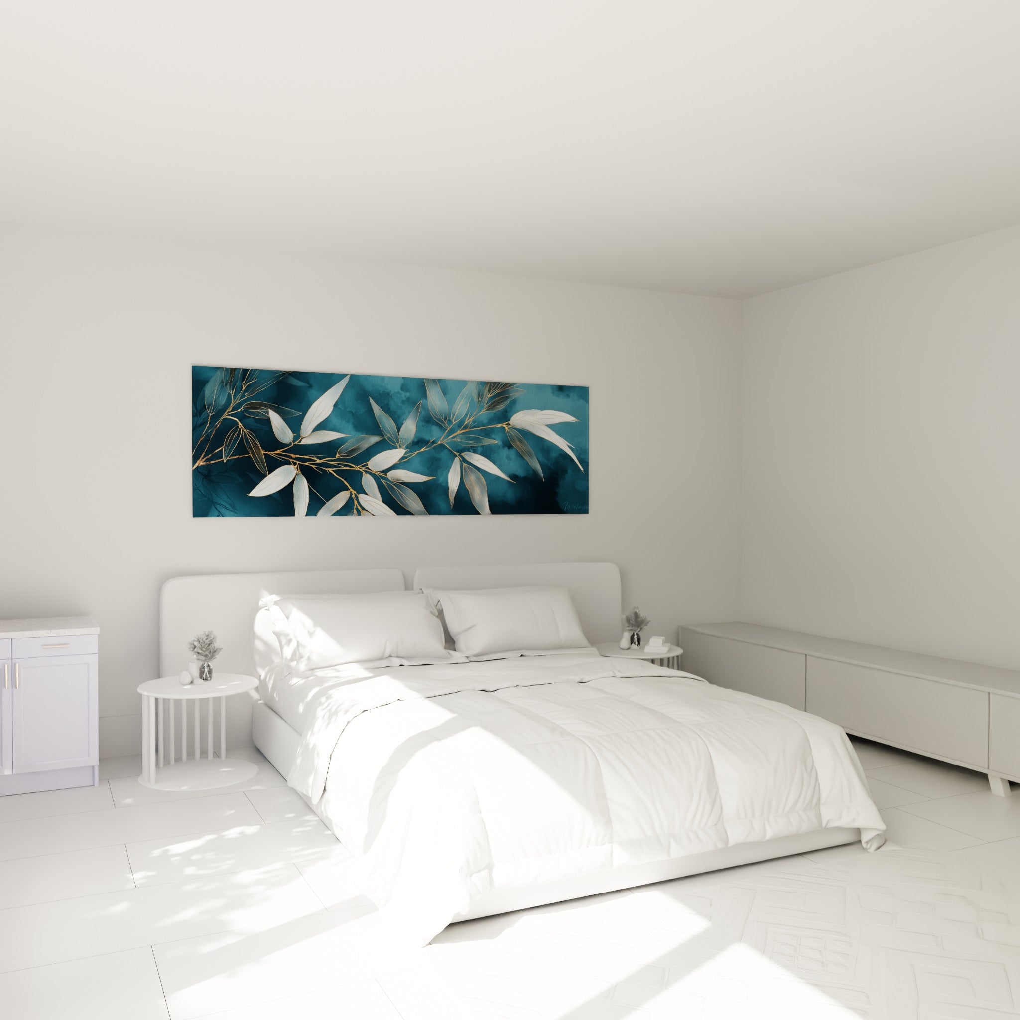 Feuillage de bambou doré et bleu nuit au-dessus d'un lit dans une chambre claire