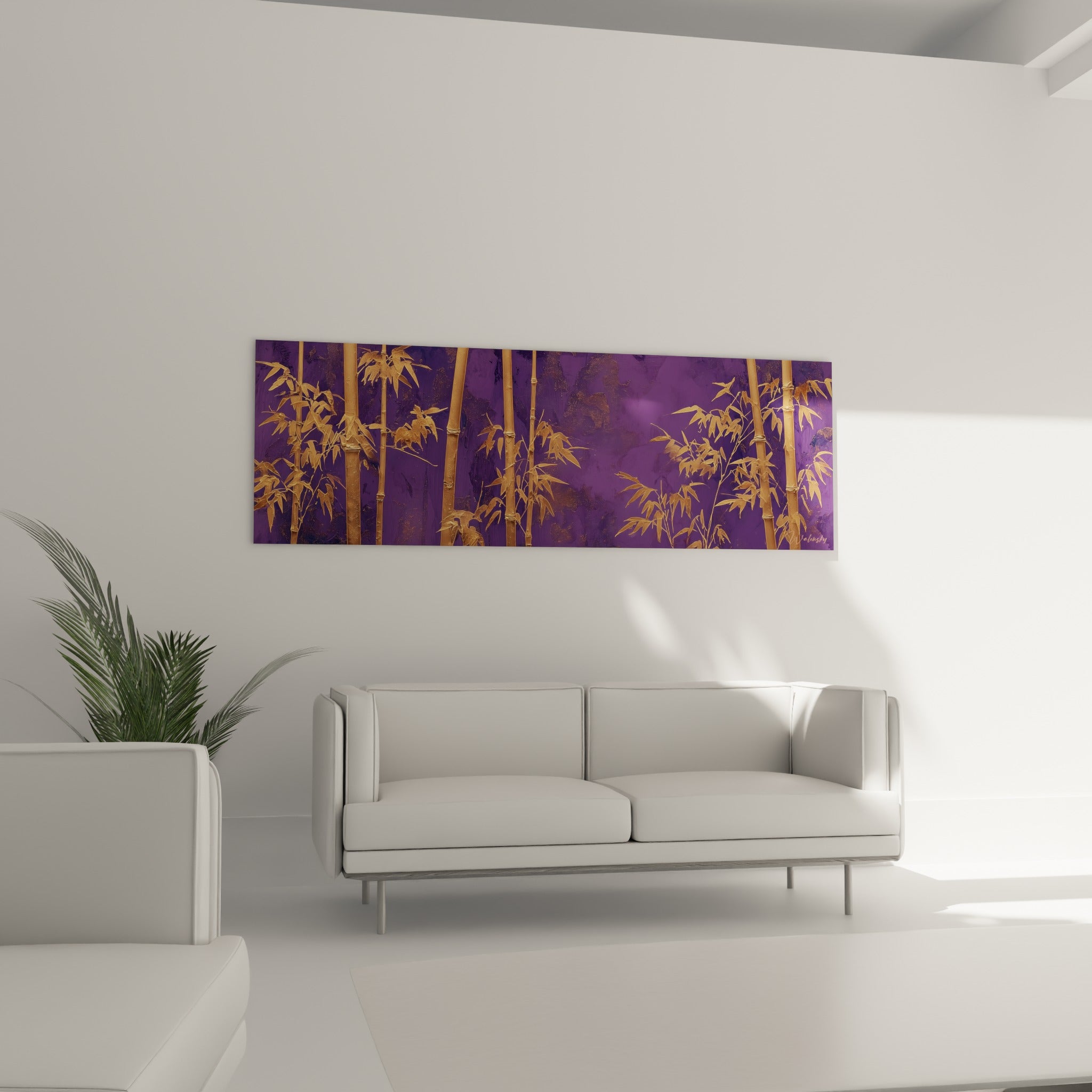 Bambou violet et doré aux empâtements texturés au-dessus d'un canapé dans un salon lumineux