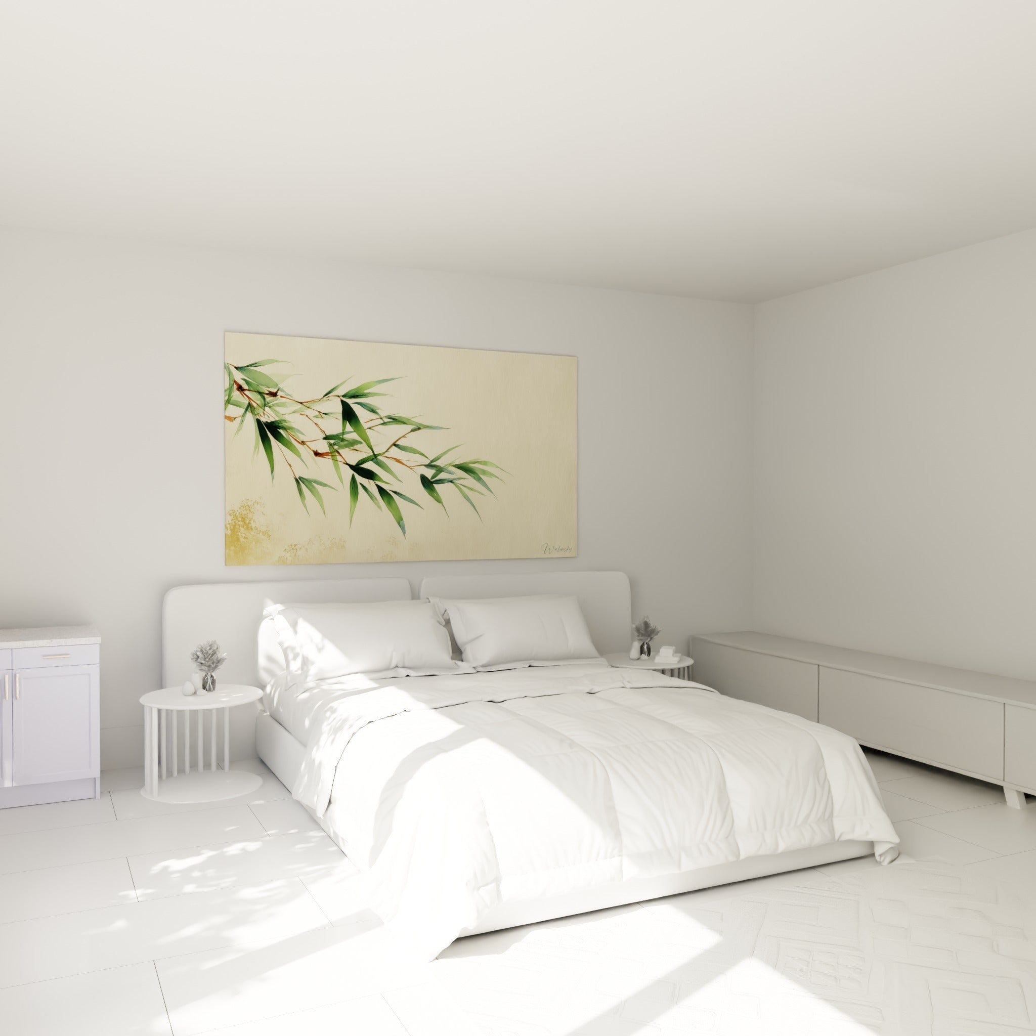 Branche de bambou vert sauge sur fond ivoire accrochée au-dessus d'un lit dans une chambre claire