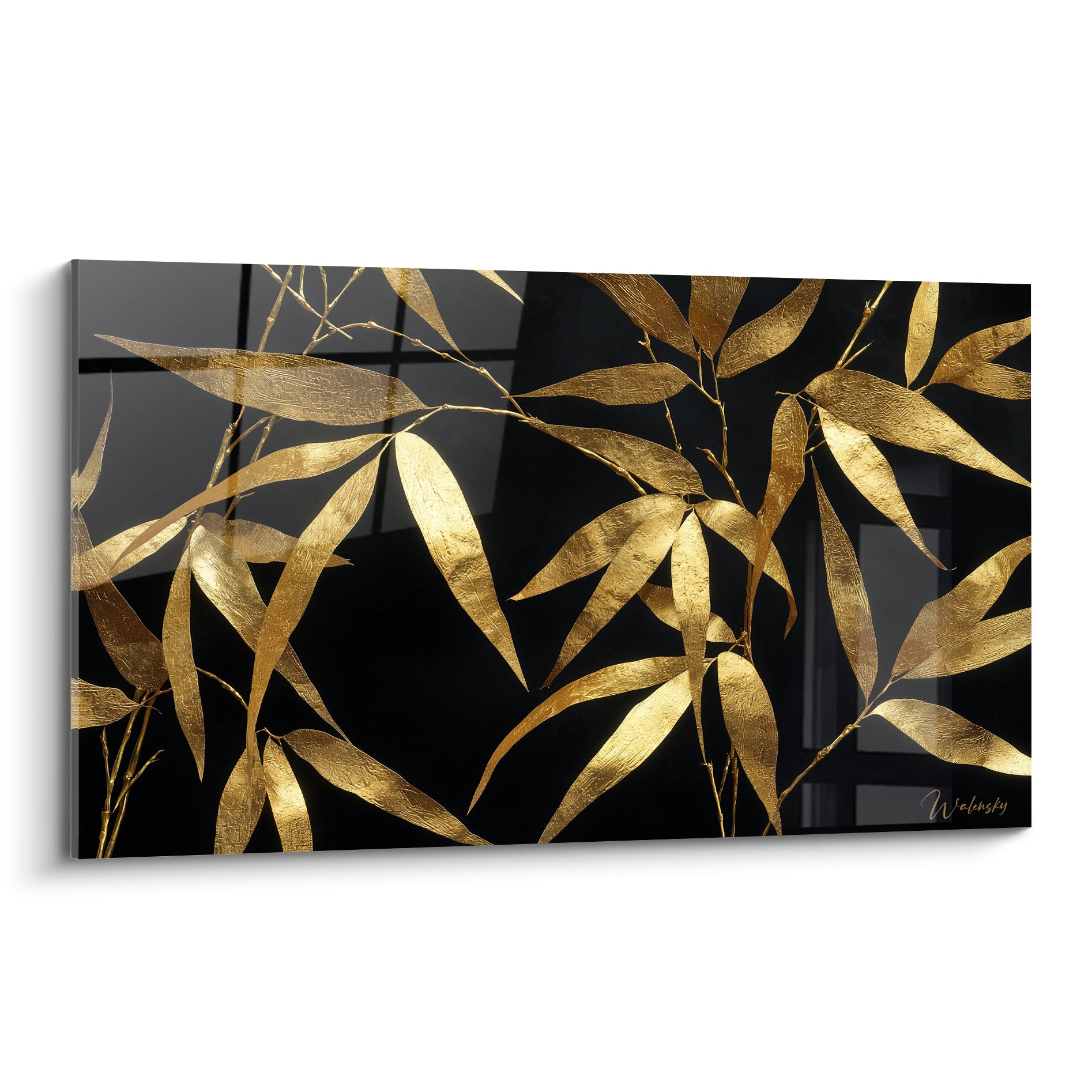Feuilles de bambou dorées sur fond noir profond, texture travaillée en plein cadre