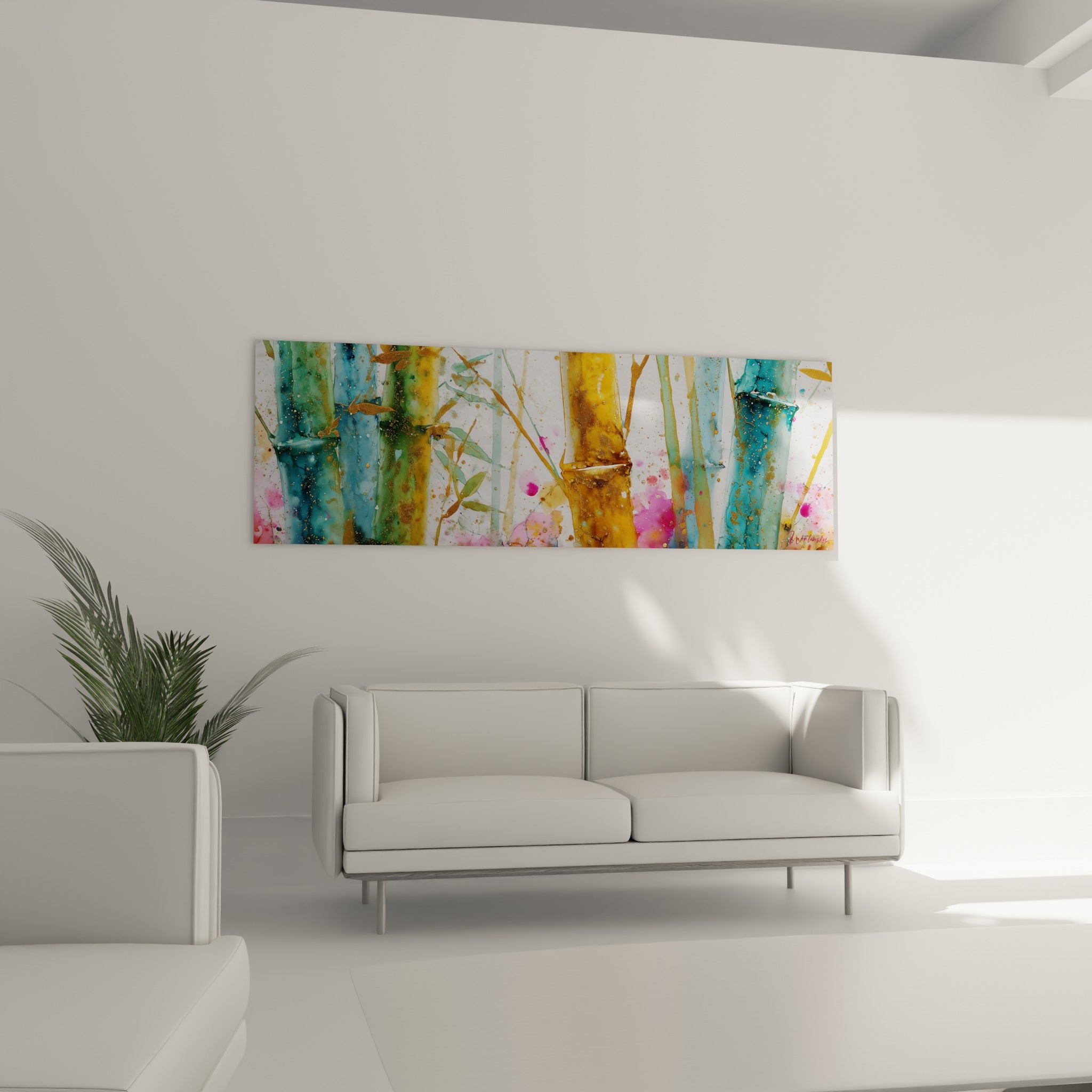 Bambou bleu sarcelle et ocre aux éclats fuchsia, au-dessus d'un canapé dans un salon lumineux