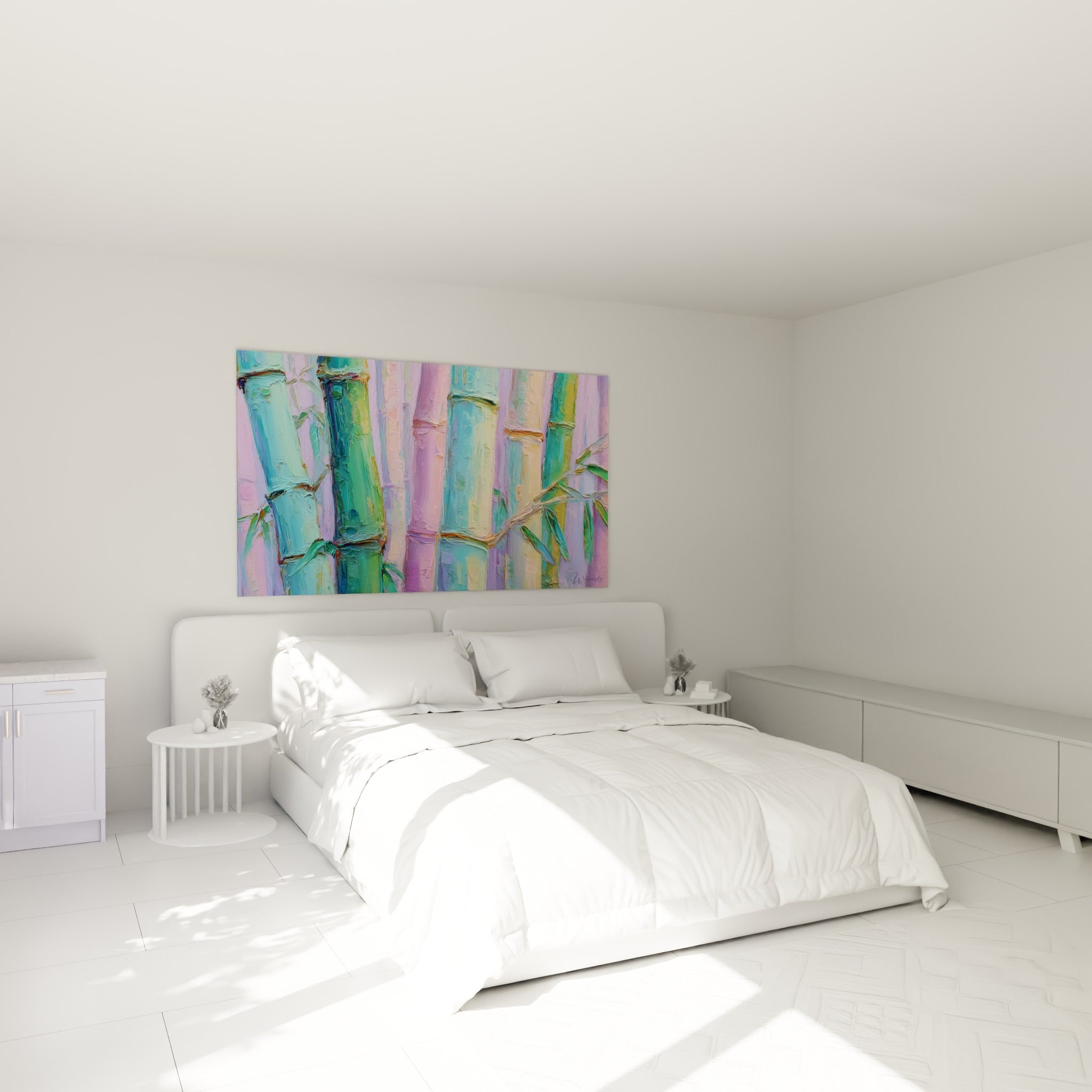 Tiges de bambou vert et mauve aux empâtements marqués, accrochées au-dessus d'un lit dans une chambre claire
