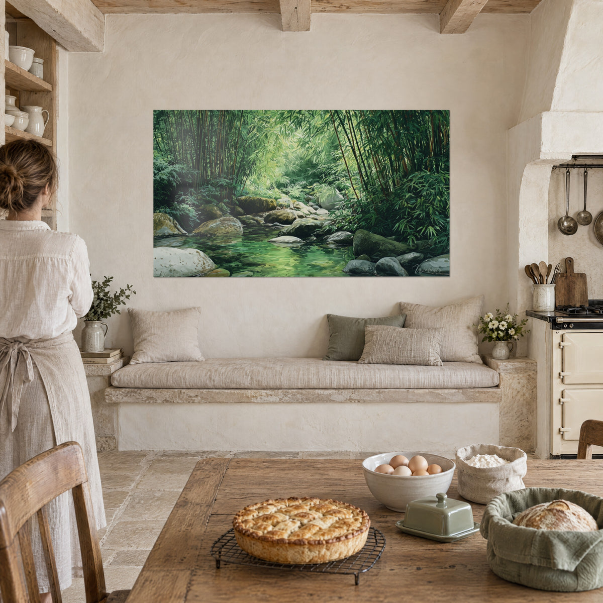 Quadro Bambuseto e fiume limpido, fronde verde giada, rocce grigie muschiose, di fronte a una donna con grembiule in una cucina in pietra