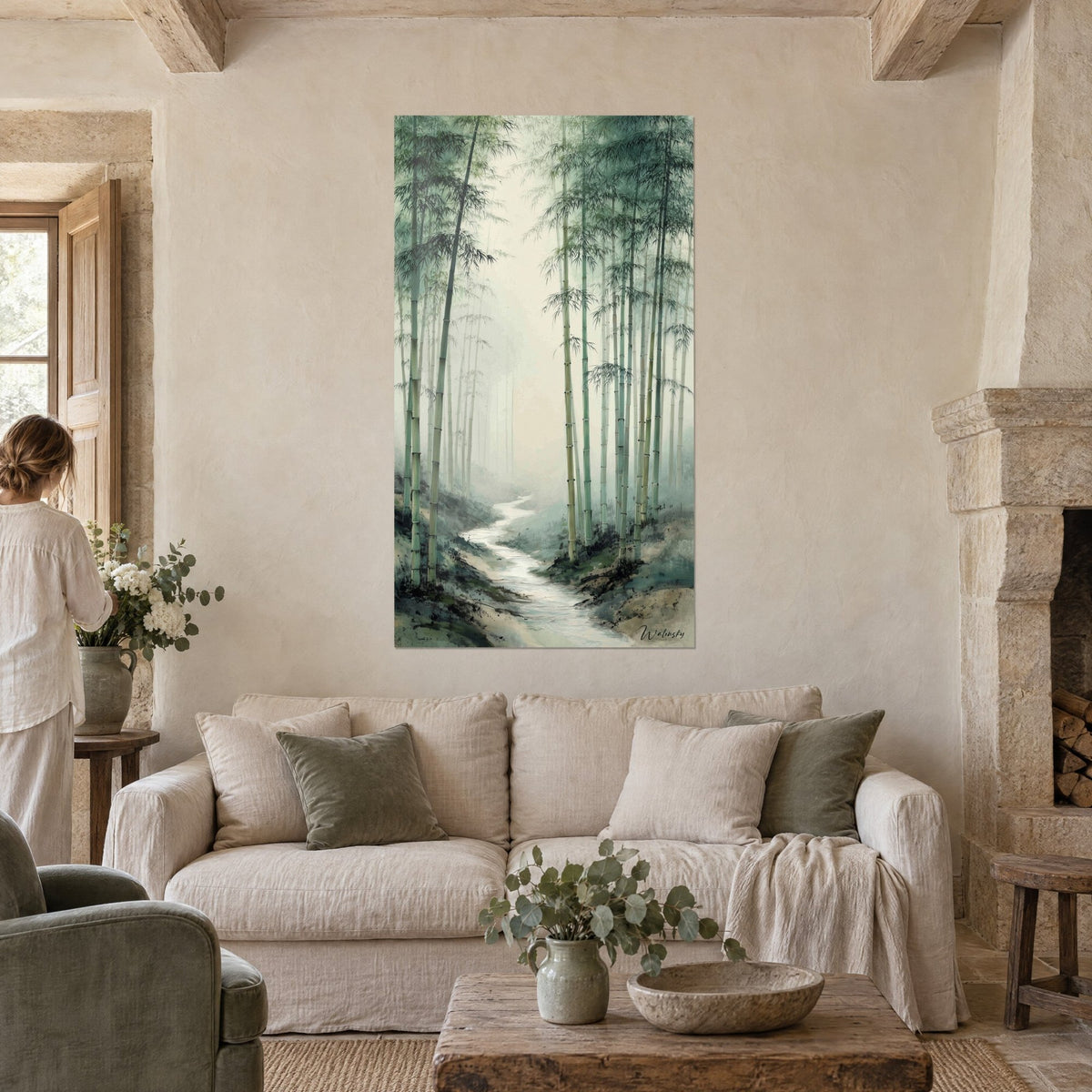 Tableau bambous géants dans la brume, sentier d'eau argenté en lacet, vert sauge et ivoire, au-dessus d'un canapé dans un salon lumineux