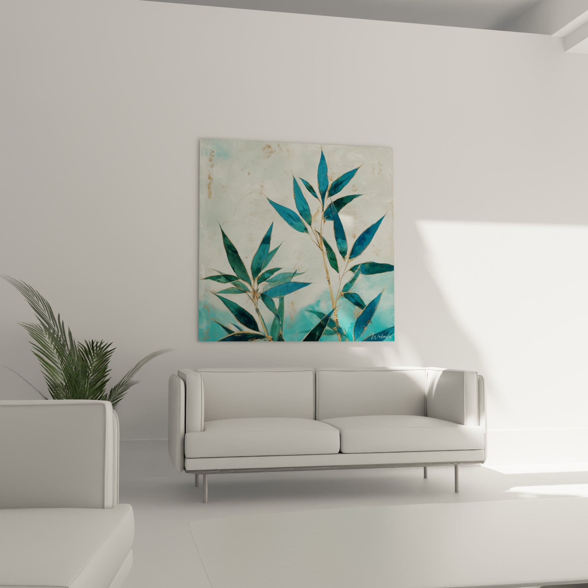 Tiges de bambou bleu et vert accrochées au-dessus d'un canapé dans un salon lumineux