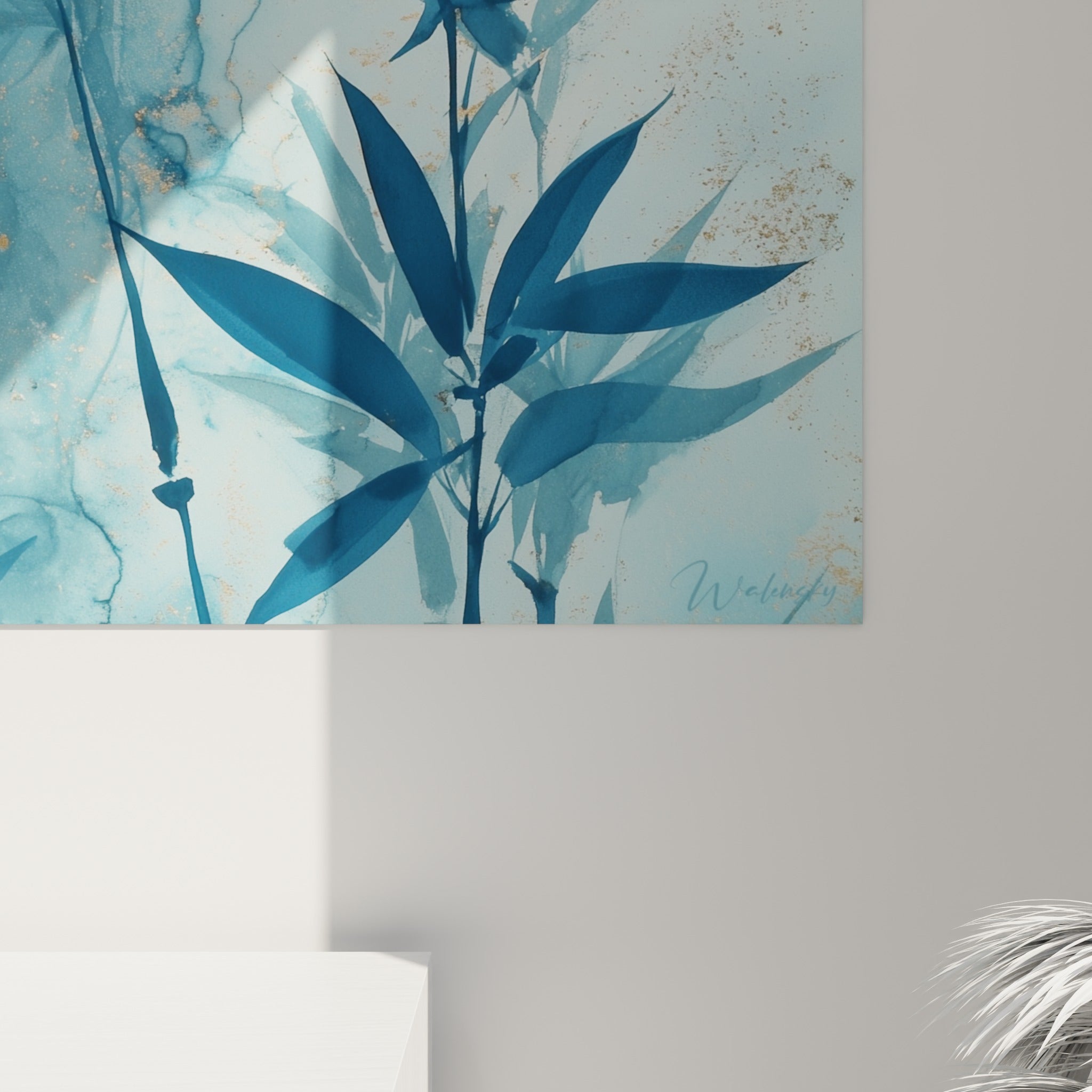 Détail des empâtements bleu marine et des éclats dorés sur la toile de bambou marbrée