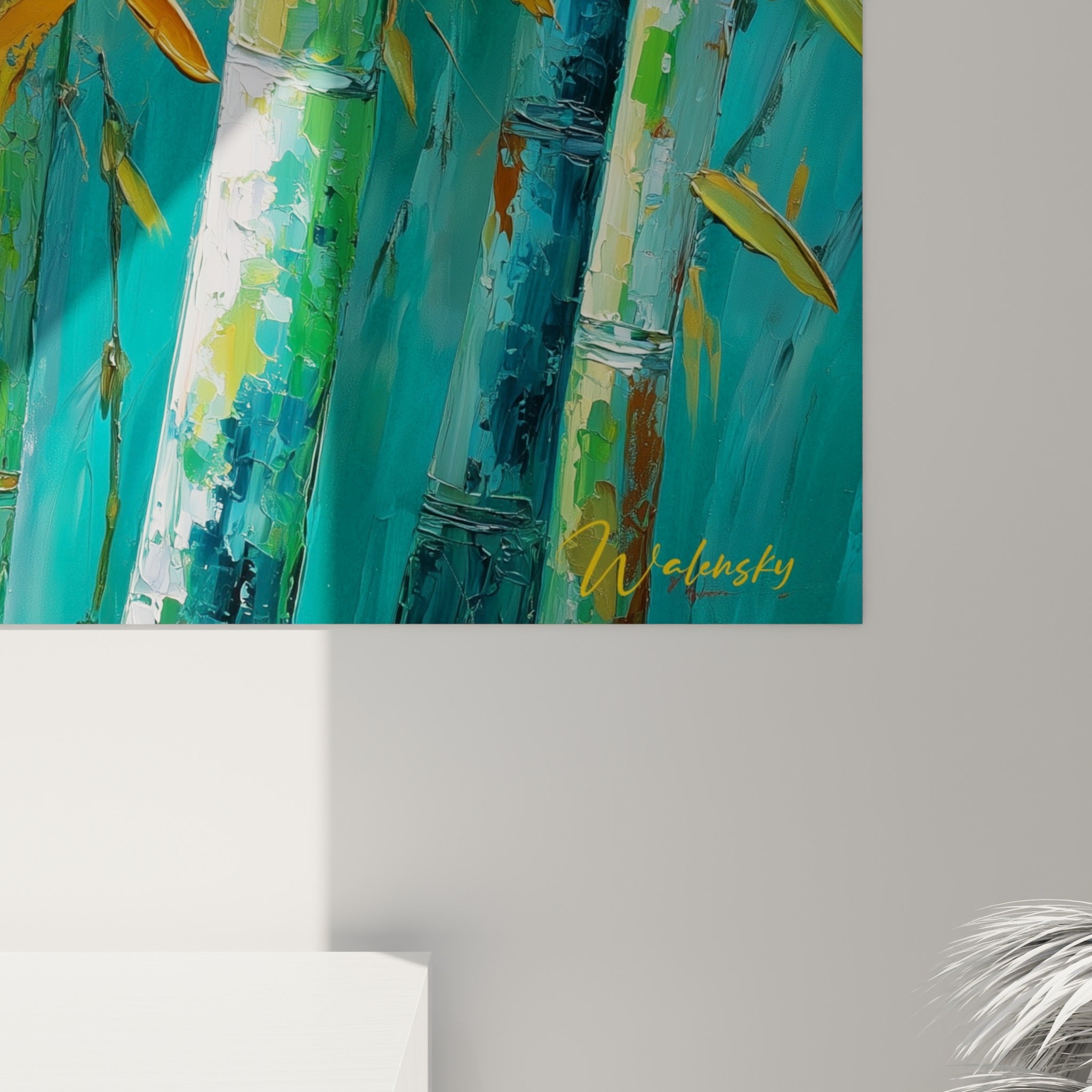 Empâtements épais et coulures dorées sur les tiges turquoise du bambou, matière picturale visible de près