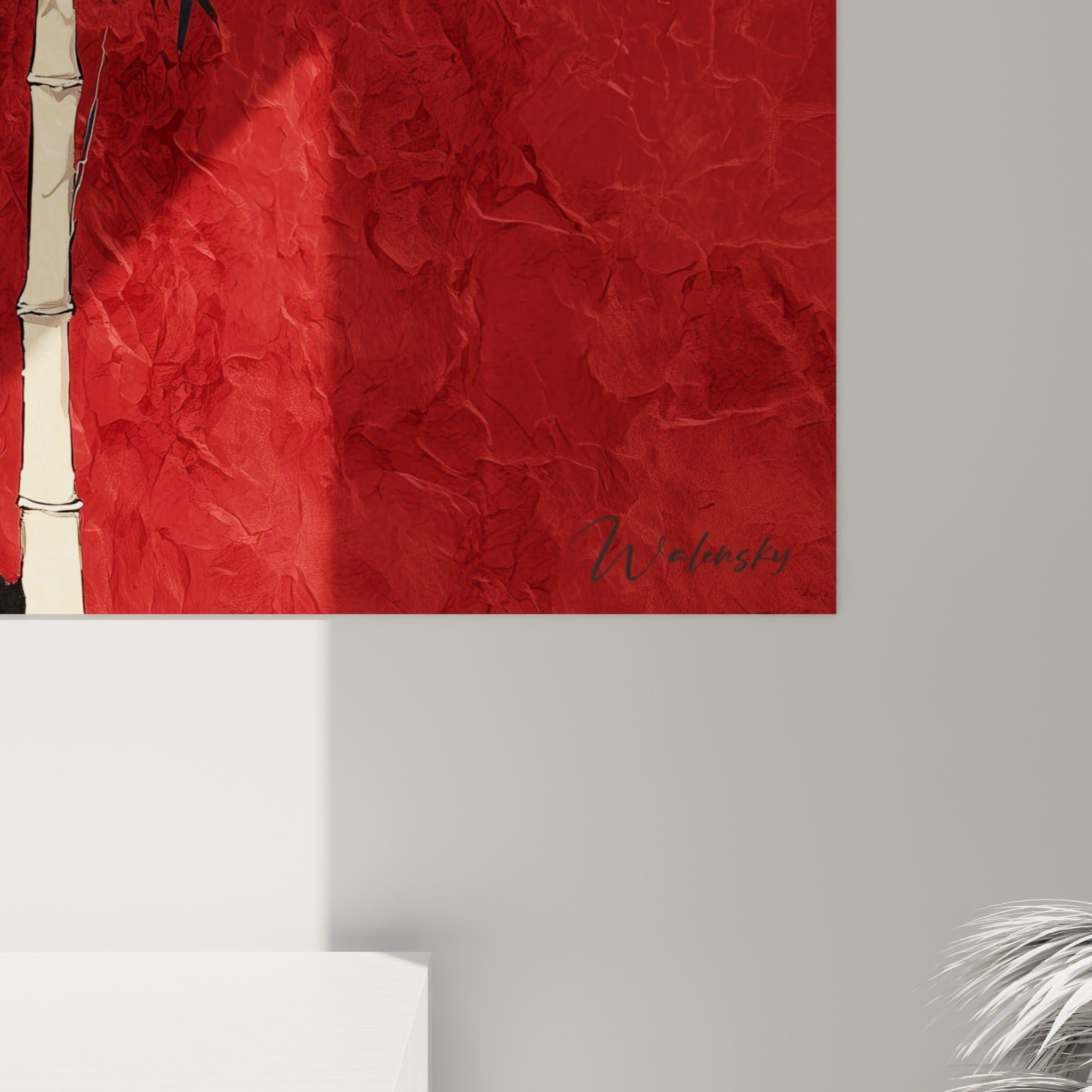 Texture froissée du fond rouge et détails encrés des feuilles noires du bambou, vue rapprochée de la toile
