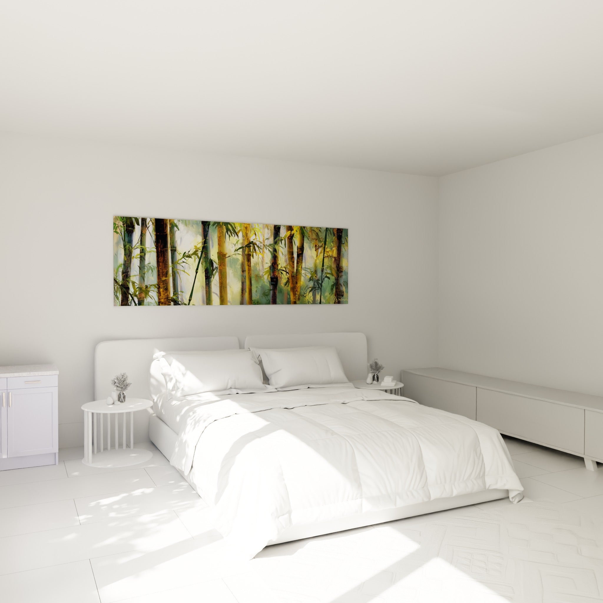 Bambou aux tiges brunes et vertes, lumière dorée traversant le feuillage, au-dessus d'un lit dans une chambre claire