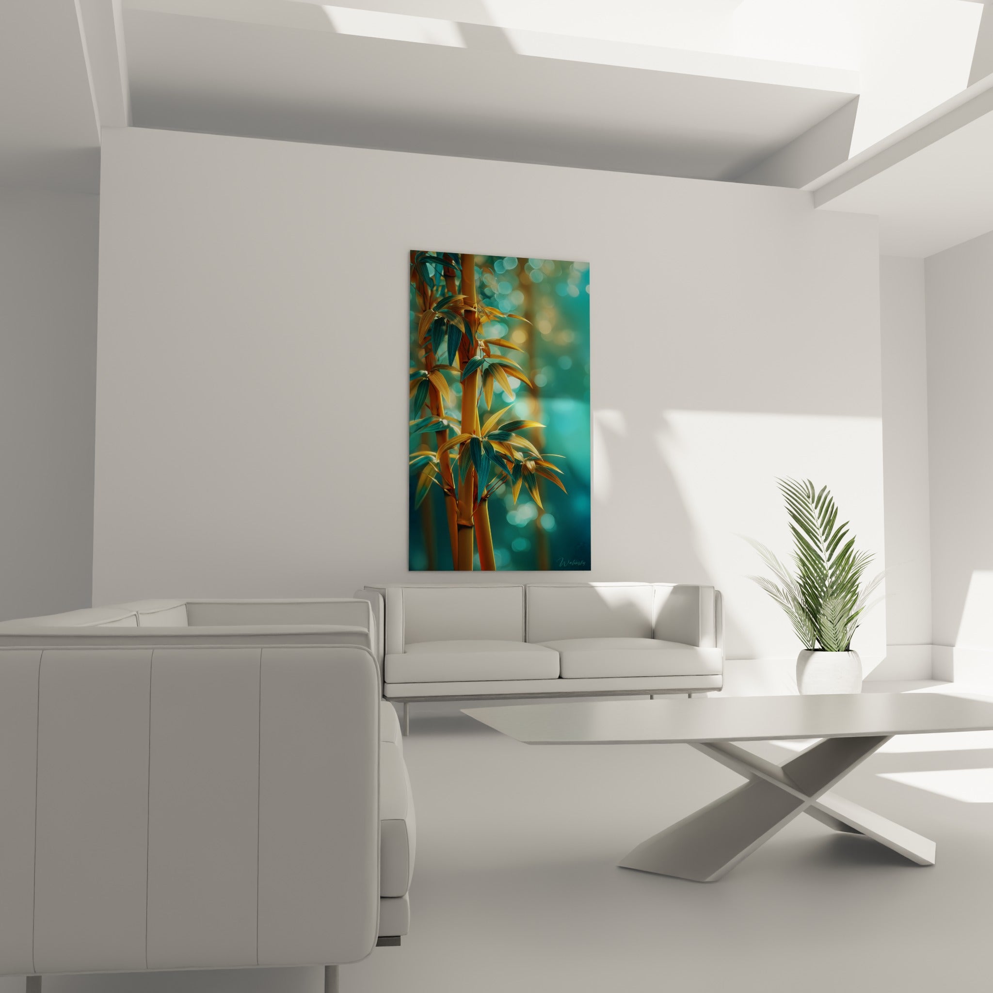Bambou aux nuances dorées et turquoise placé au-dessus d'un canapé dans un salon lumineux