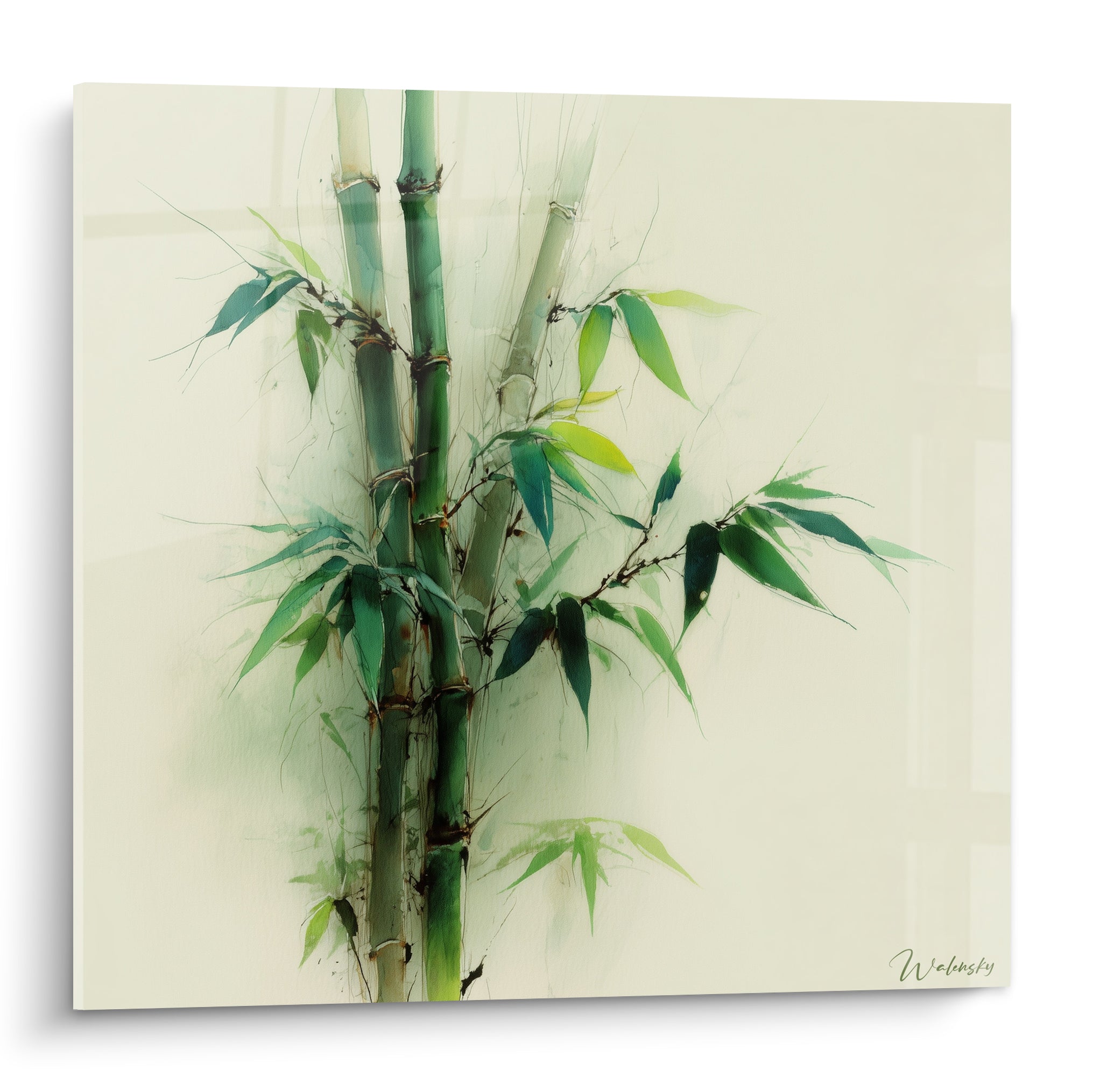 Bambou aux tiges vert émeraude et feuilles ivoire sur fond brumeux, aquarelle délicate