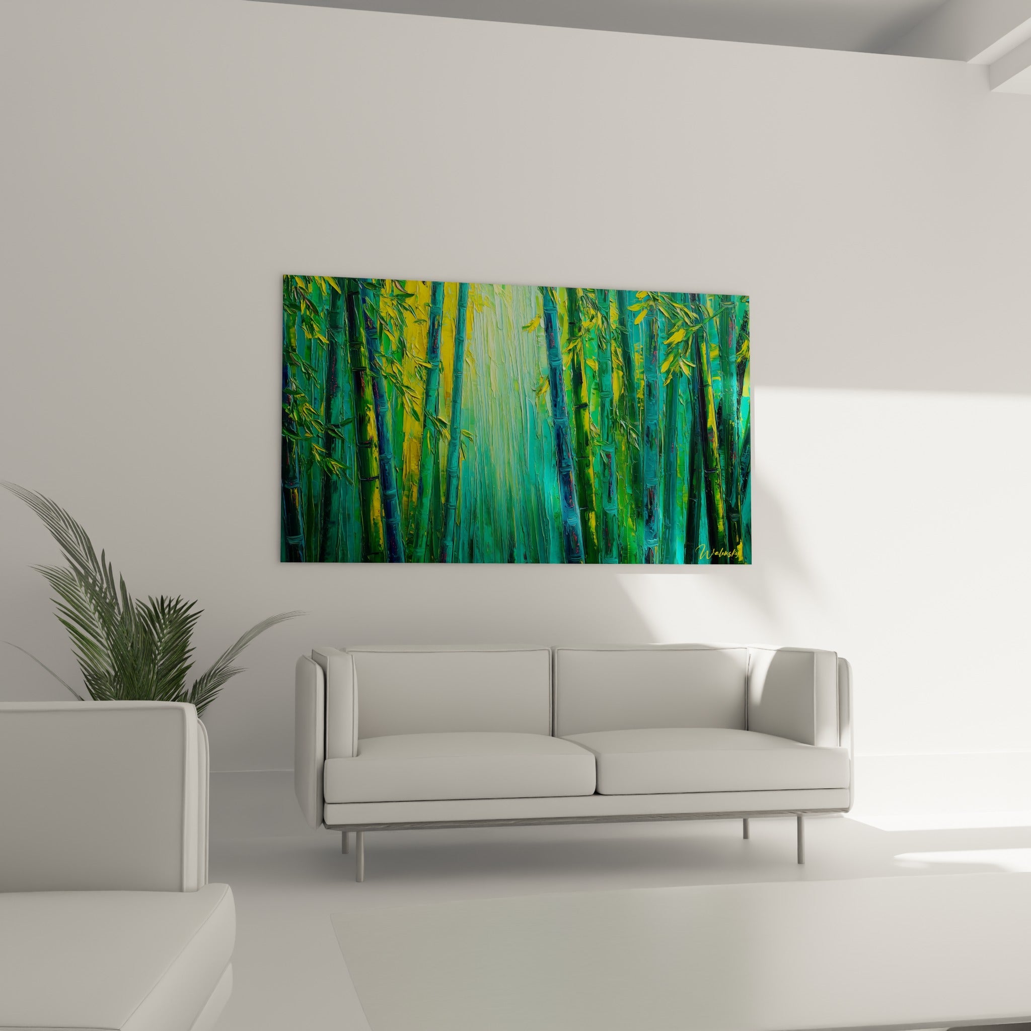 Tiges de bambou turquoise et anthracite peintes au couteau, au-dessus d'un canapé dans un salon lumineux