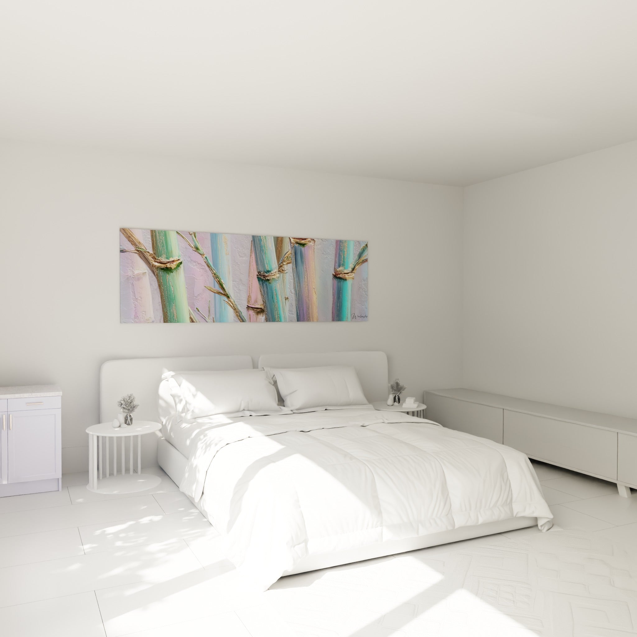 Tiges de bambou turquoise et lilas au-dessus d'un lit dans une chambre claire