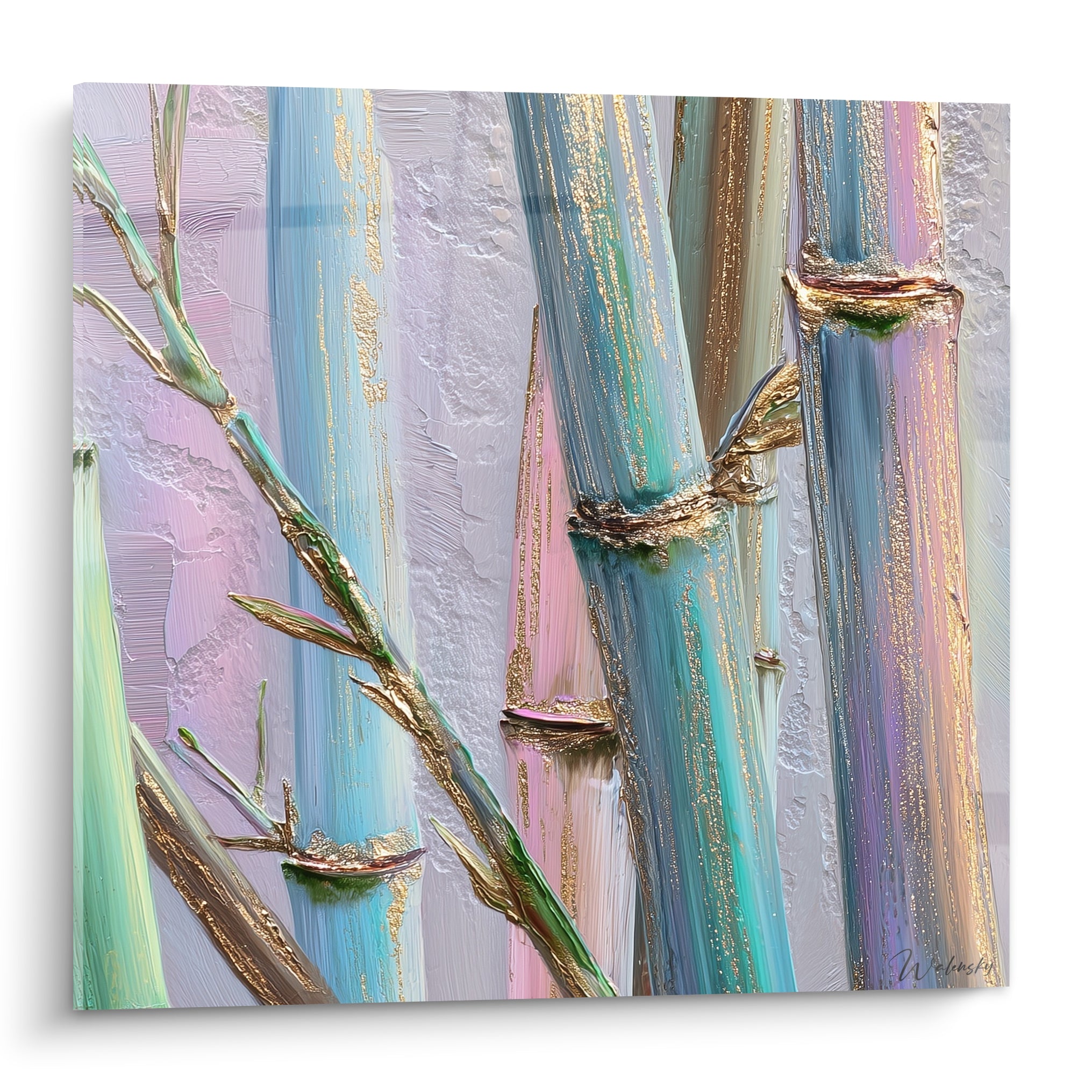 Tiges de bambou turquoise et rose poudré aux nœuds dorés sur fond texturé gris perle