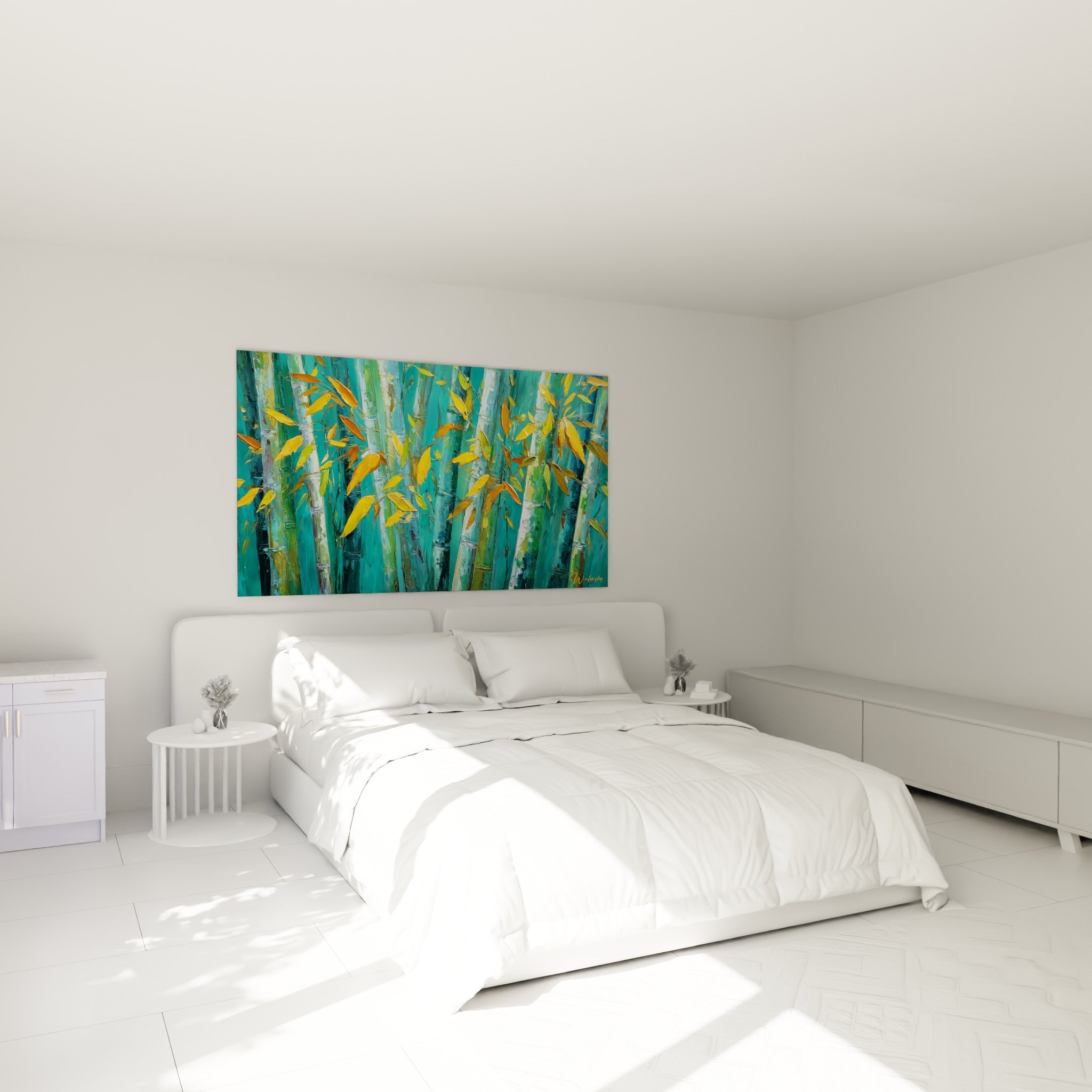 Bambou turquoise et doré aux tiges texturées, accroché au-dessus d'un lit dans une chambre claire