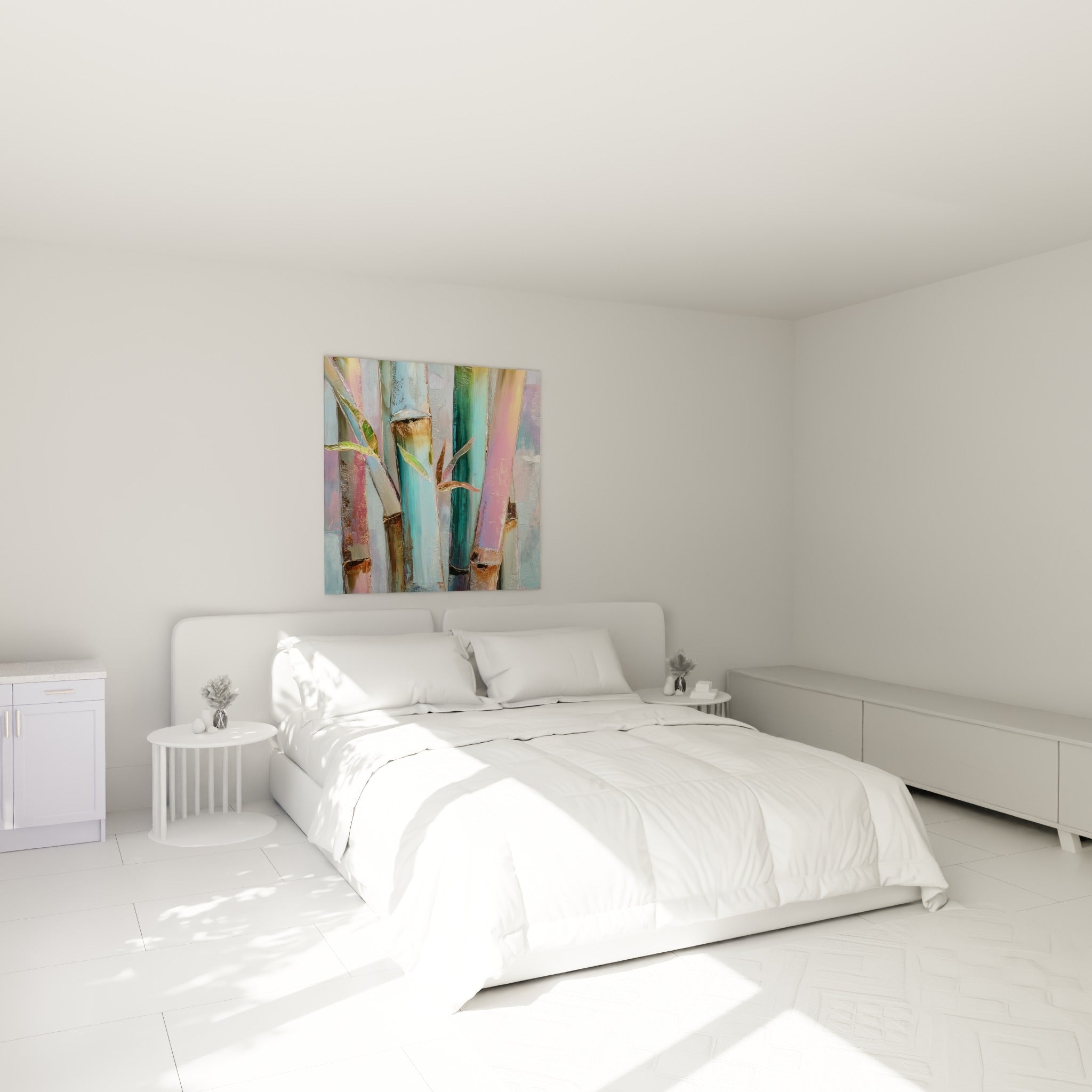 Bambou vert émeraude et rose métallisé, accroché au-dessus d'un lit dans une chambre claire