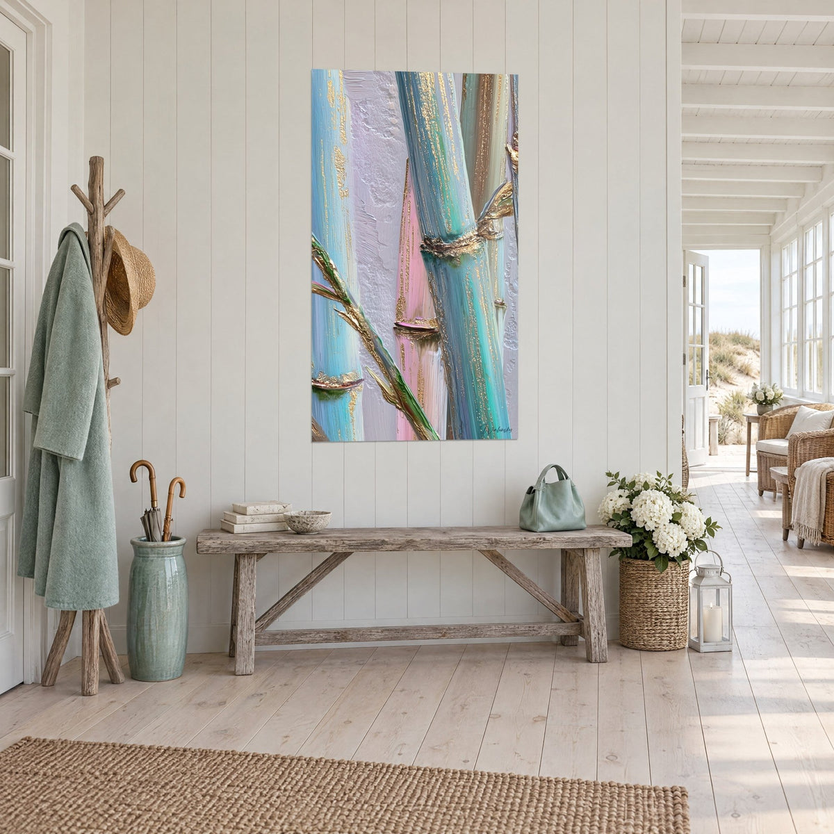 Tableau canne scintillante aux reflets bleu glacier et rose poudré, mur de planches blanches, couloir bord de mer