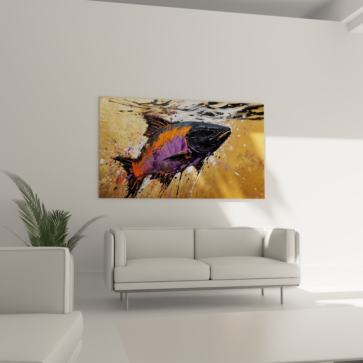Silhouette du barracuda orangé et anthracite filant sur fond doré, au-dessus d'un canapé dans un salon lumineux