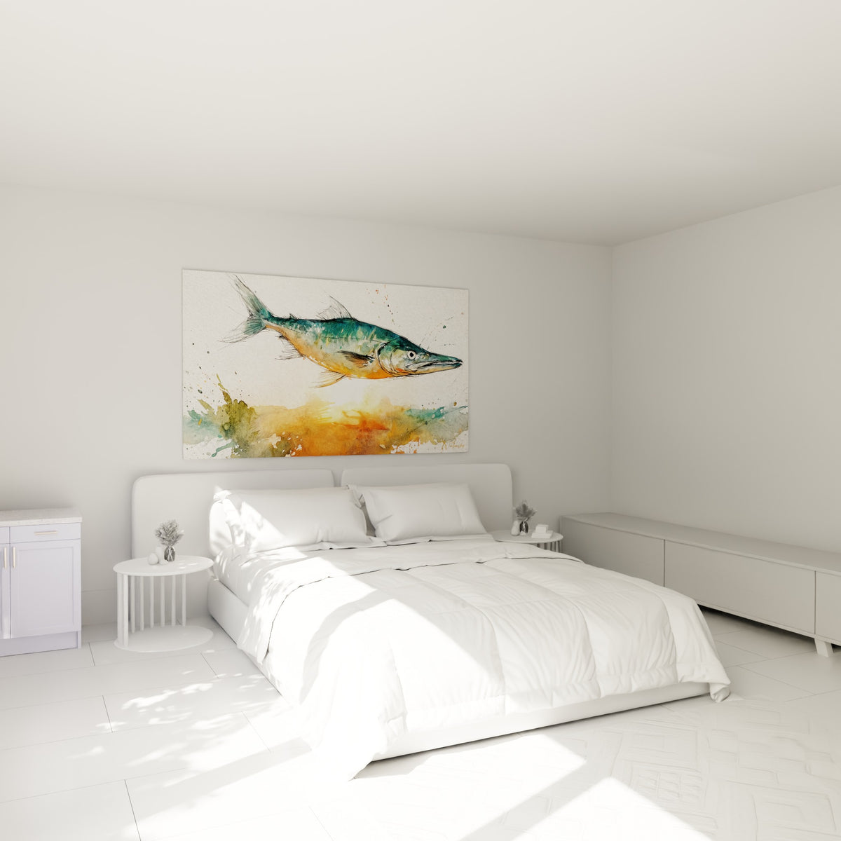 Poisson barracuda vert et orangé peint à l'aquarelle, accroché au-dessus d'un lit dans une chambre claire