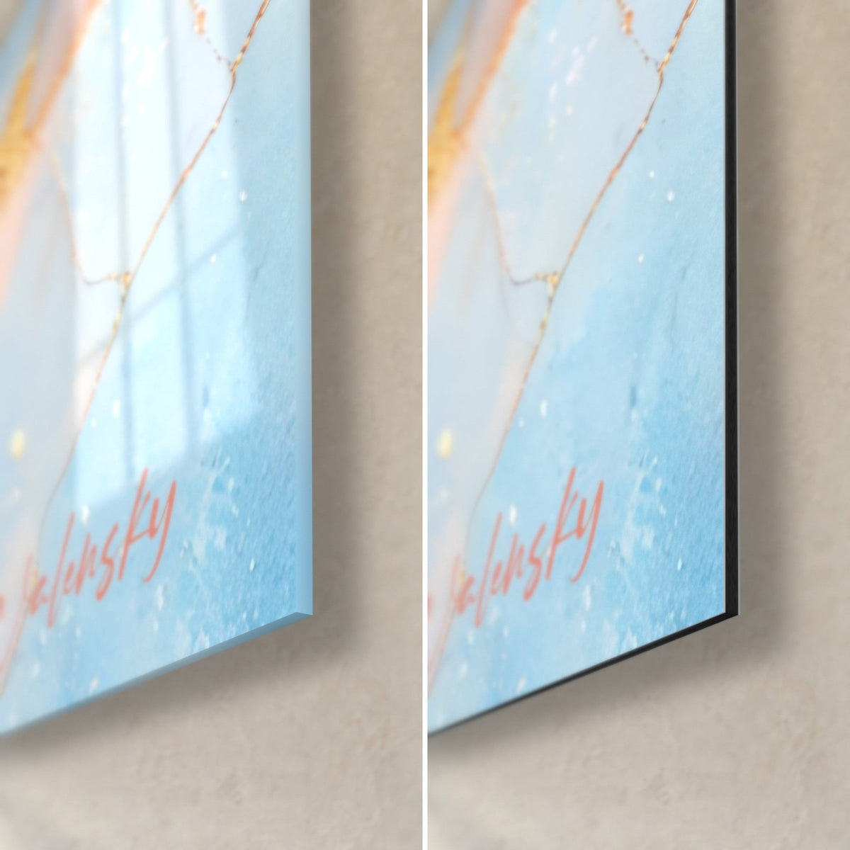 Quadro testa di barracuda, angolo in basso a destra: vetro lucido blu azzurro a sinistra, bordo nero del Dibond opaco a destra