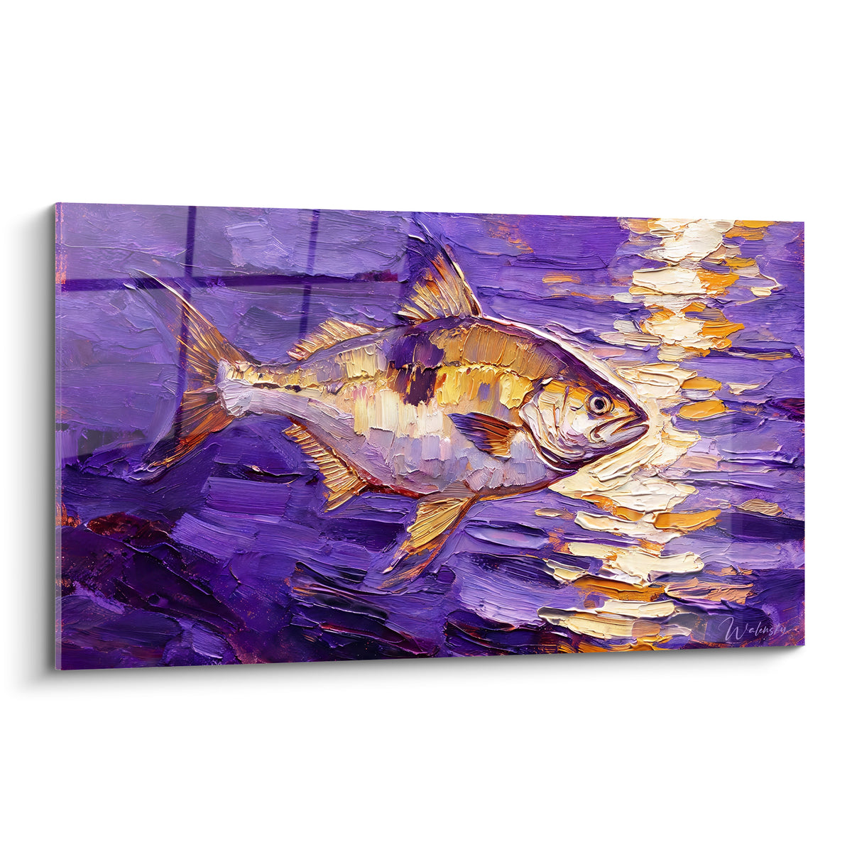 Barracuda doré nageant dans une eau violette profonde, empâtements épais et reflets lumineux ocre