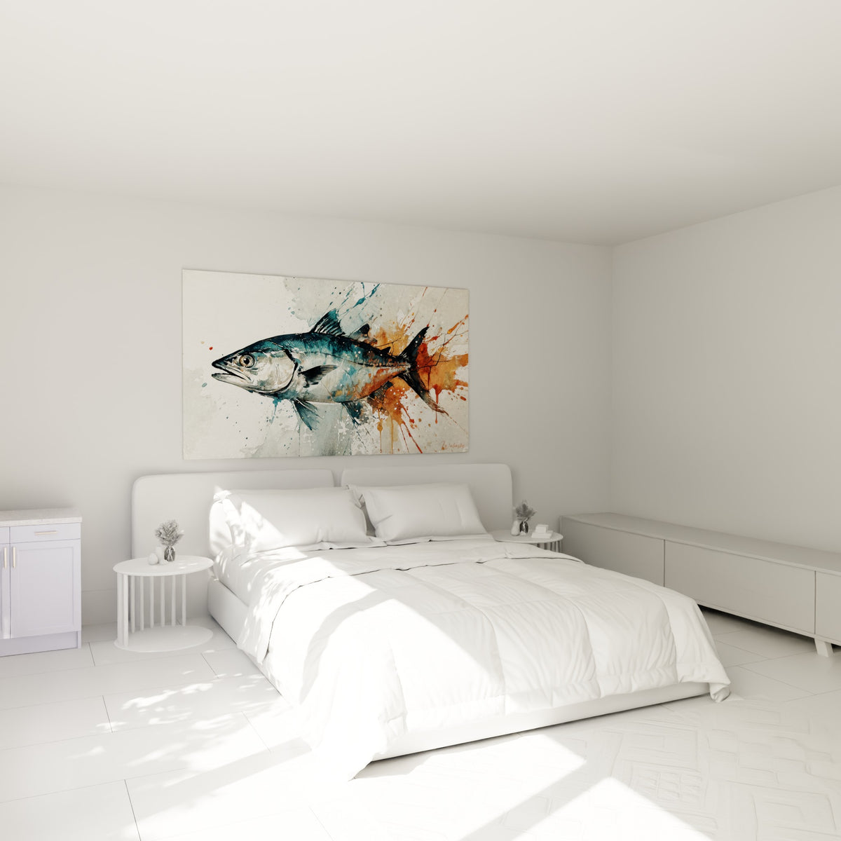 Poisson barracuda bleu marine et roux, œuvre aquarelle au-dessus d'un lit dans une chambre claire
