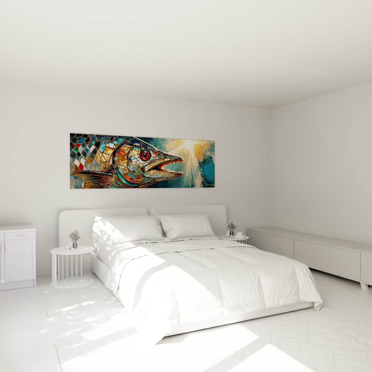 Prédateur marin mosaïque bleu et ocre, dents acérées, accroché au-dessus d'un lit dans une chambre claire