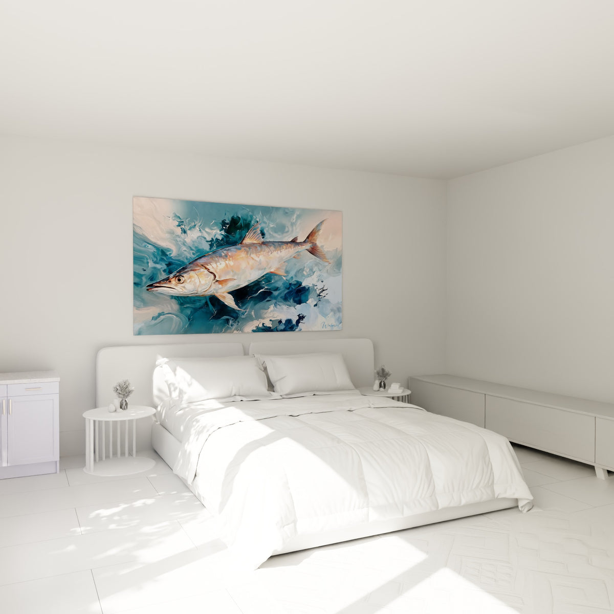 Silhouette de barracuda argenté et doré au-dessus d'un lit dans une chambre claire