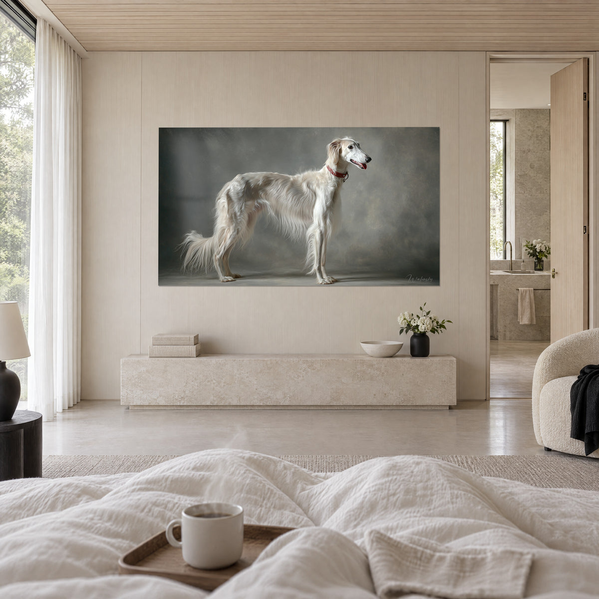 Schilderij elegante windhond met lang wit haar en rode halsband, donkergrijze achtergrond, boven een bed in een lichte slaapkamer