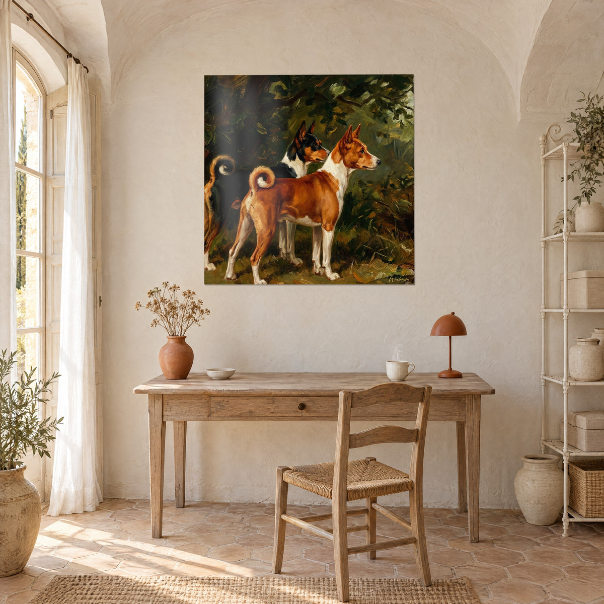Πίνακας προσωπογραφία δύο basenji σε χαλκό και έβενο, βλέμμα προς τα δεξιά, ελιόχρωμο φύλλωμα, πάνω από γραφείο από ανοιχτόχρωμο ξύλο