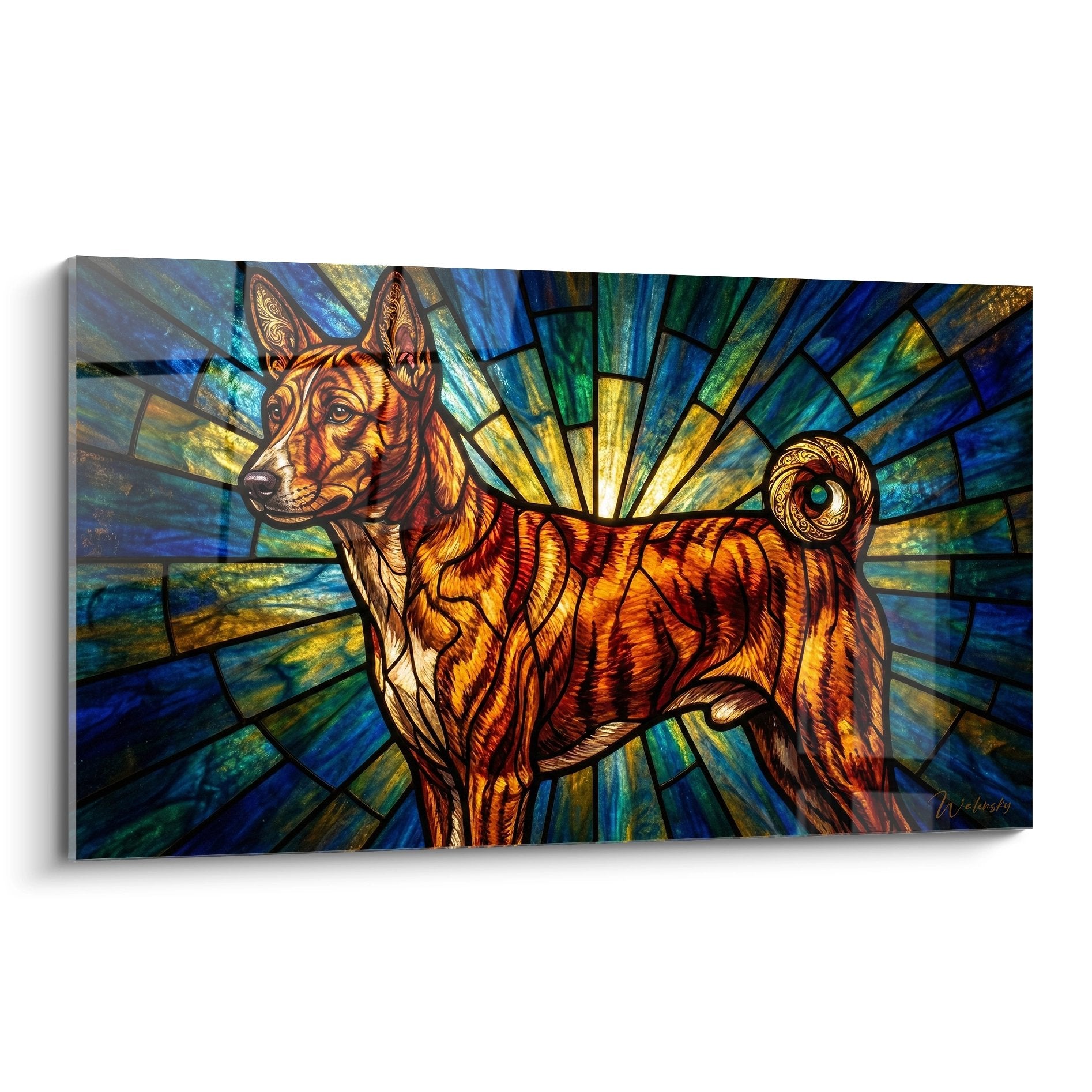 Basenji Rot Glasmalerei Kunstwerk auf strahlendem blauem und goldenem Hintergrund mit leuchtenden geometrischen Mustern mystische Hundekunst