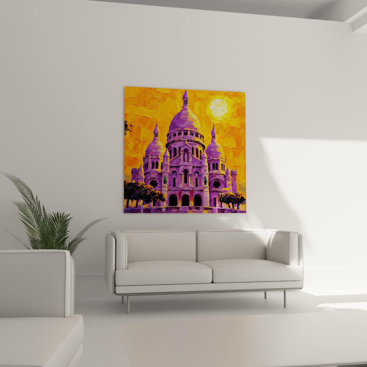 Monument mauve de Montmartre embrasé par une lumière orangée, suspendu au-dessus d'un canapé dans un salon lumineux