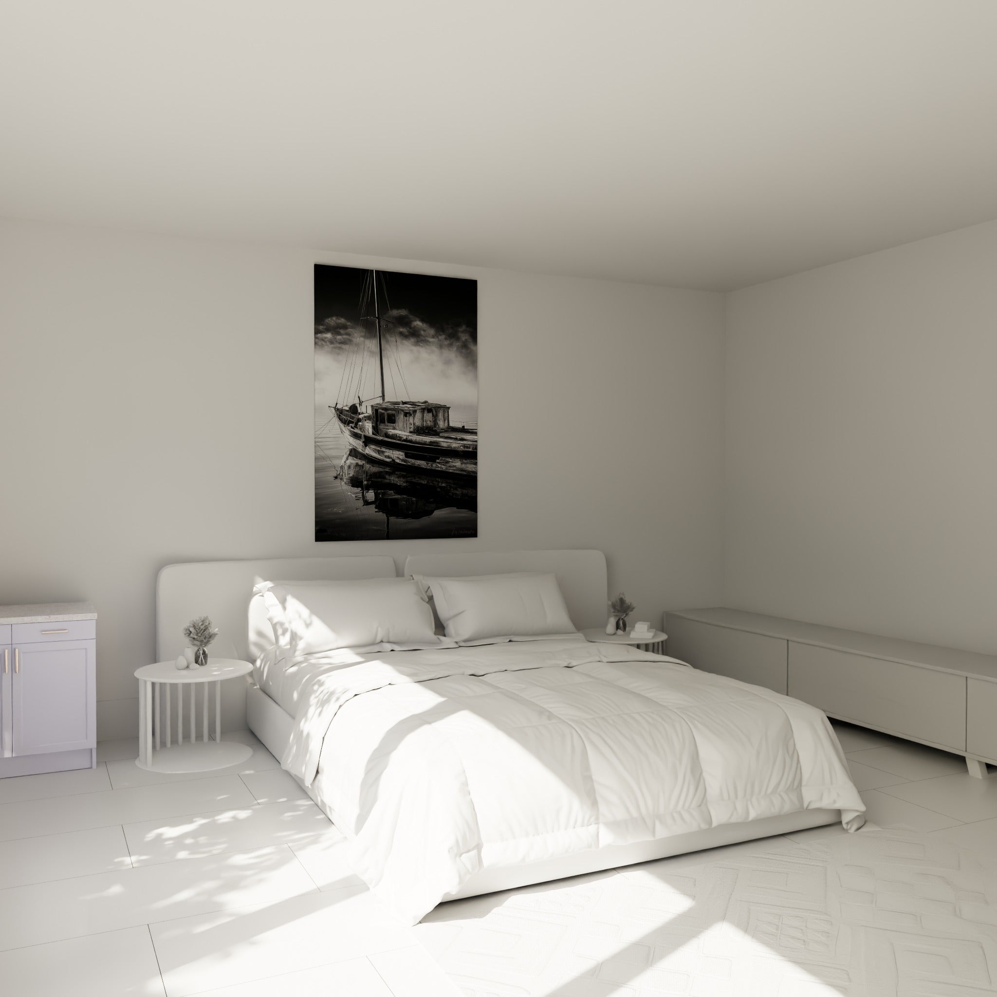 Vieux gréement en bois usé, coque anthracite et brume grise, au-dessus d'un lit dans une chambre claire