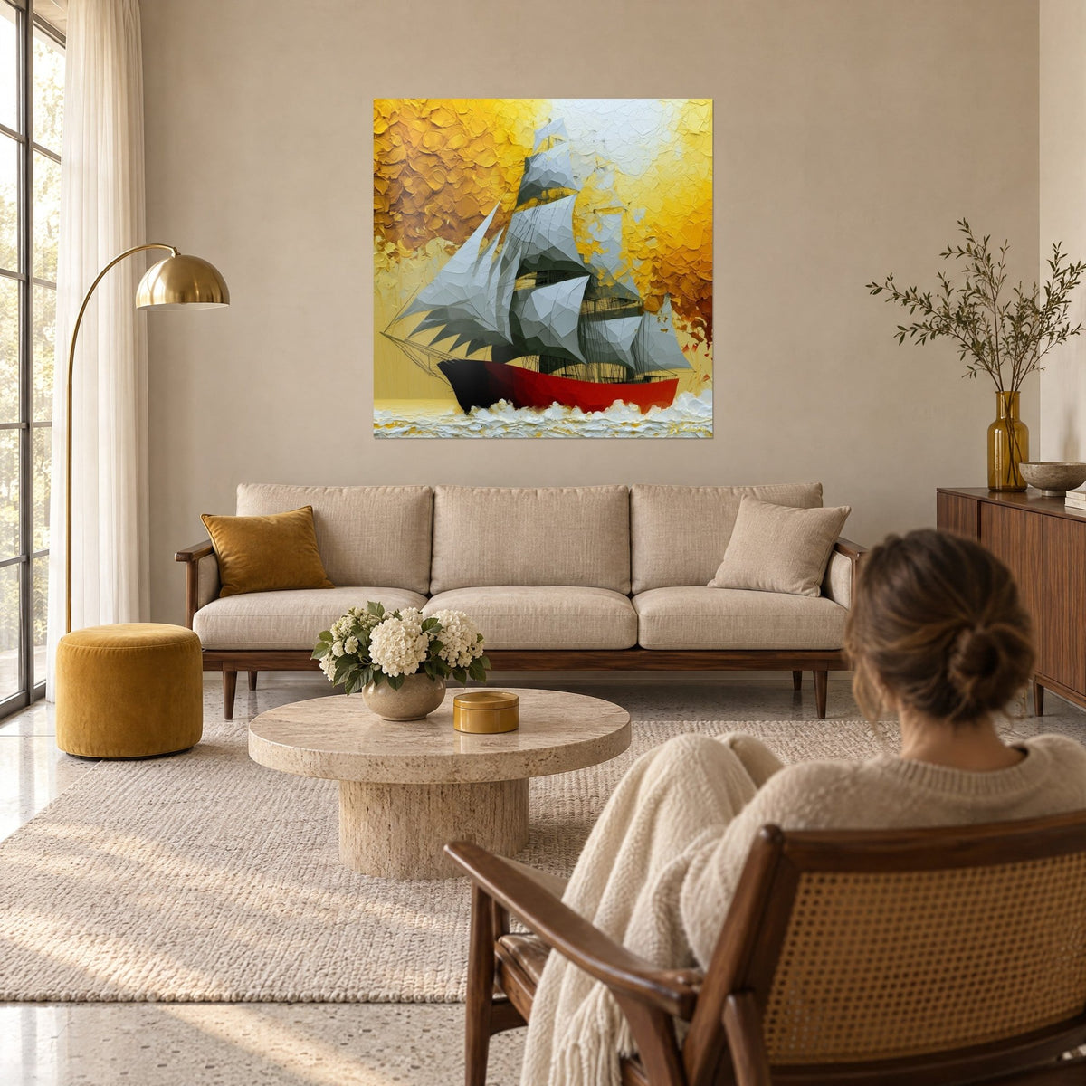 Quadro di un veliero a tre alberi con vele grigie geometriche, scafo rosso su sfondo giallo oro, sopra un divano in un soggiorno luminoso
