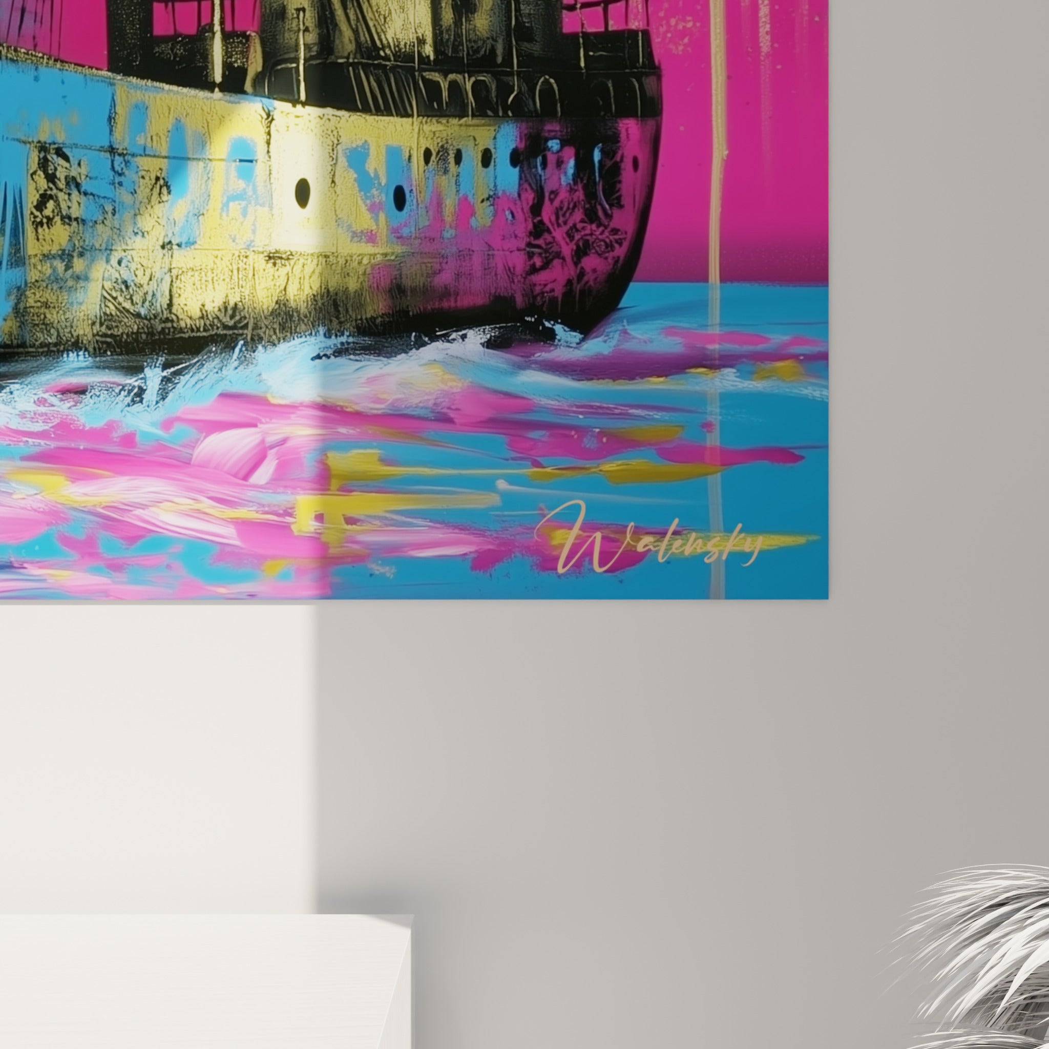 Détail des coulures dorées et empâtements roses sur la coque noire du tableau bateau abstrait