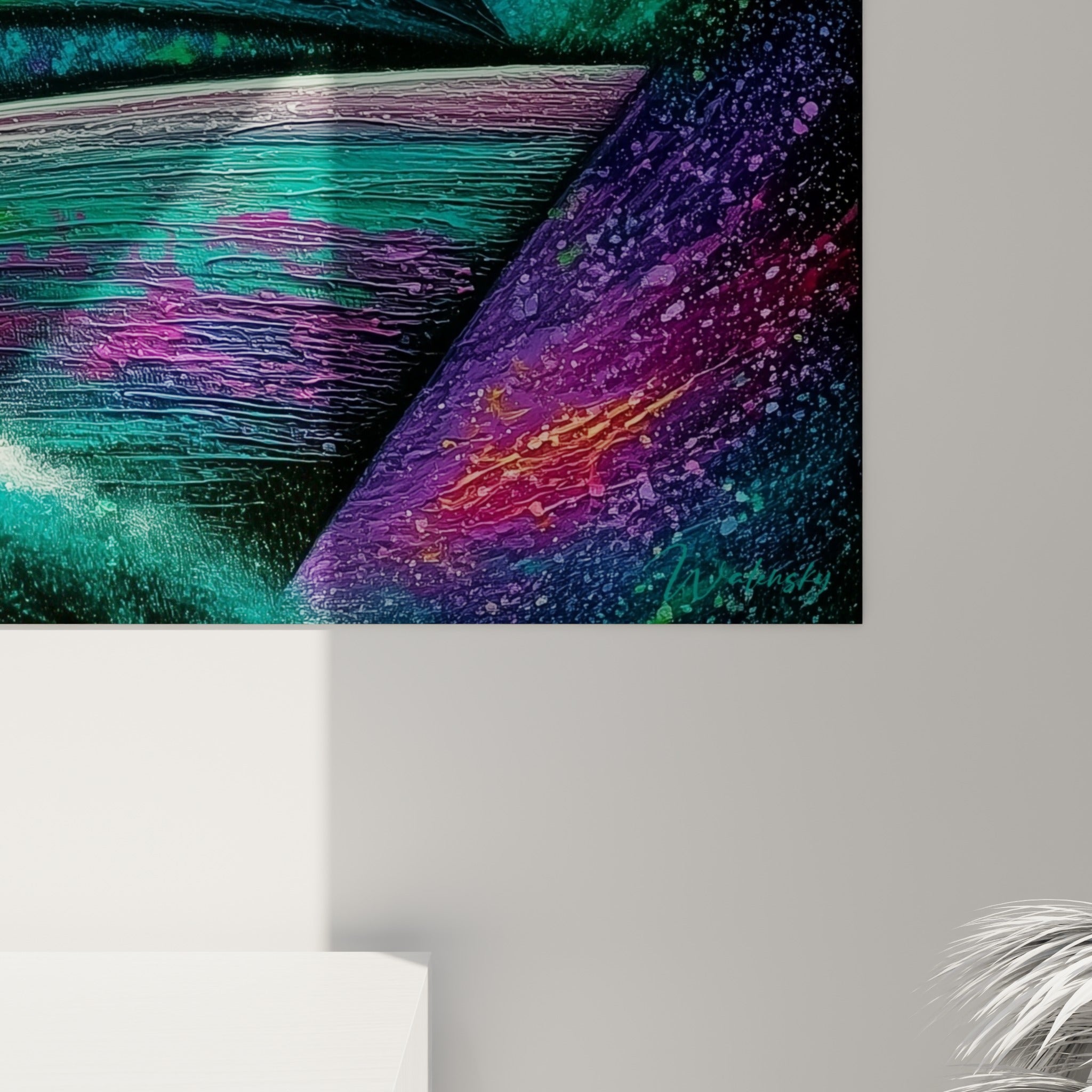 Empâtements de peinture turquoise et violette sur la crête d'écume de ce bateau abstrait