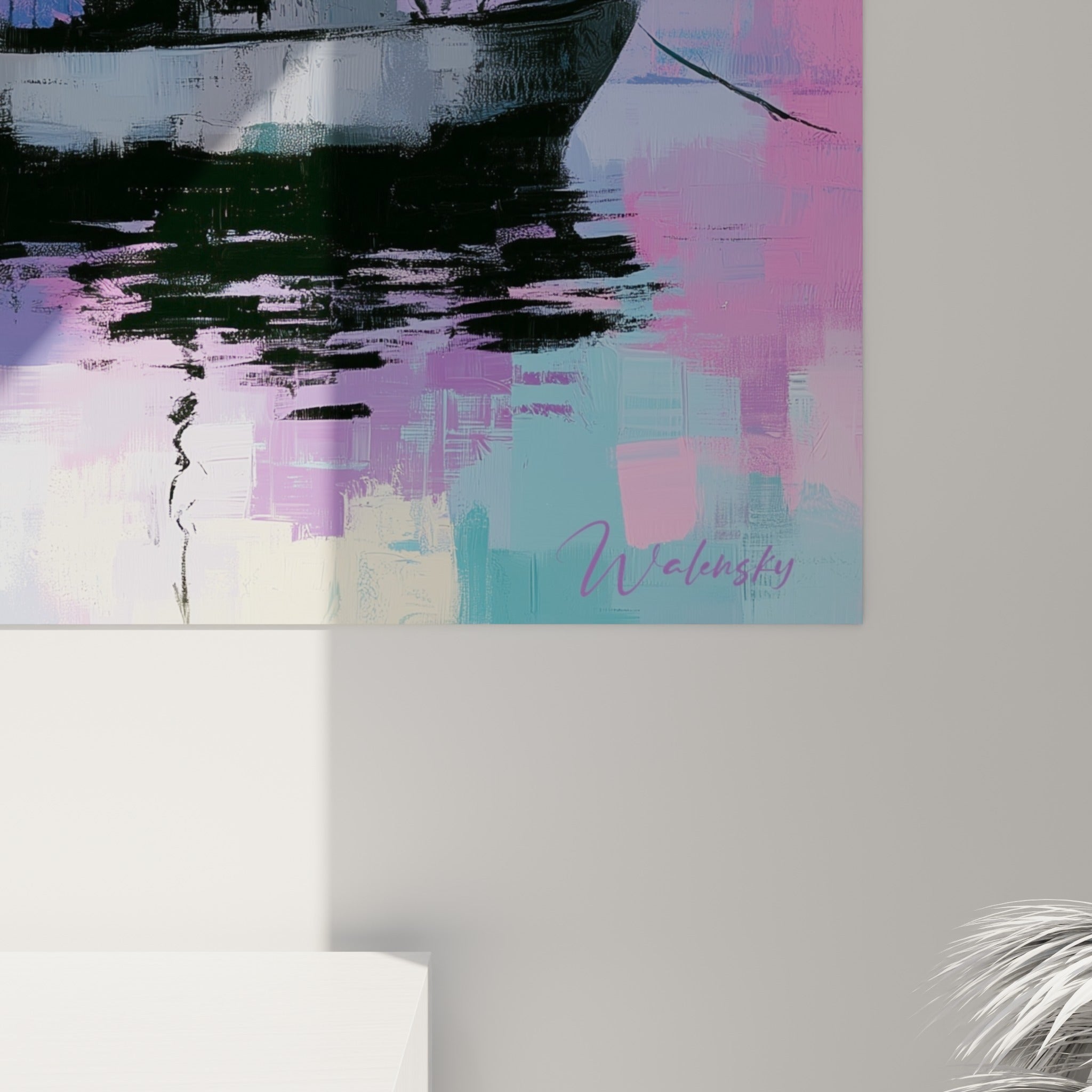 Empâtements roses et turquoise se mêlant en gros plan sur la toile du bateau abstrait