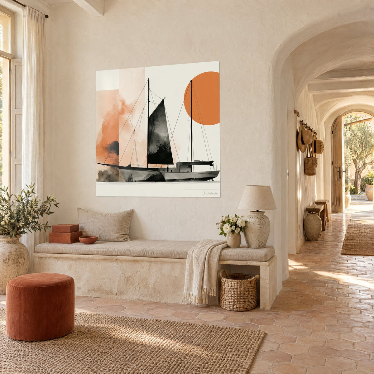 Tableau goélette en encre grise, aplats pêche et soleil orange sur fond crème, vu de trois-quarts dans un couloir voûté du mas provençal