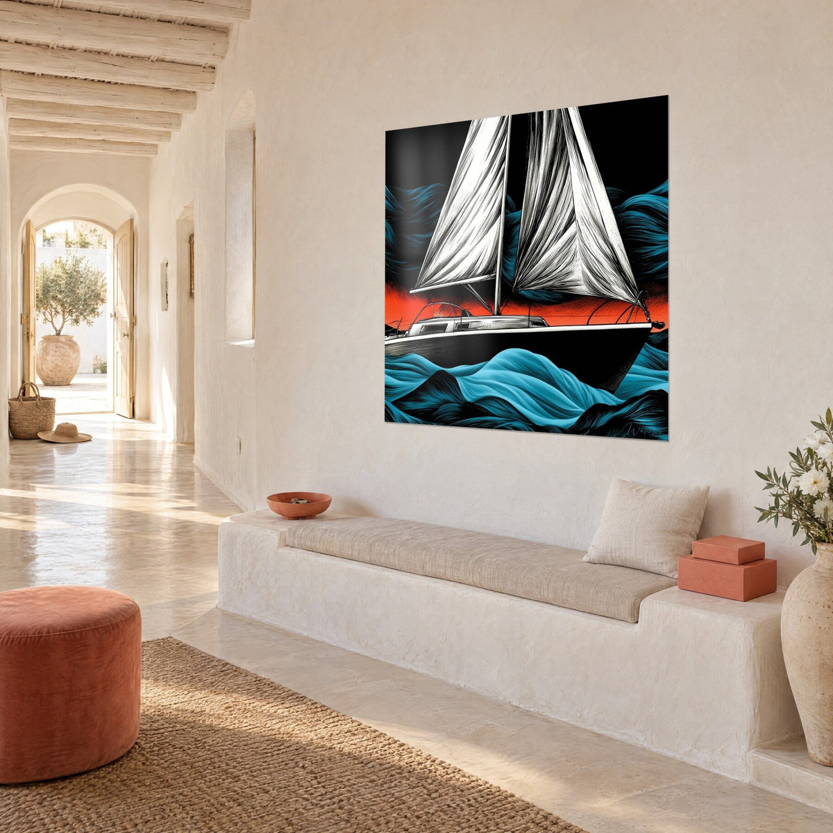 Schilderij sloep met ivoorkleurige zeilen met zwarte strepen, donkere romp en turquoise blauwe deining, aan een witte muur van een Mediterraans huis