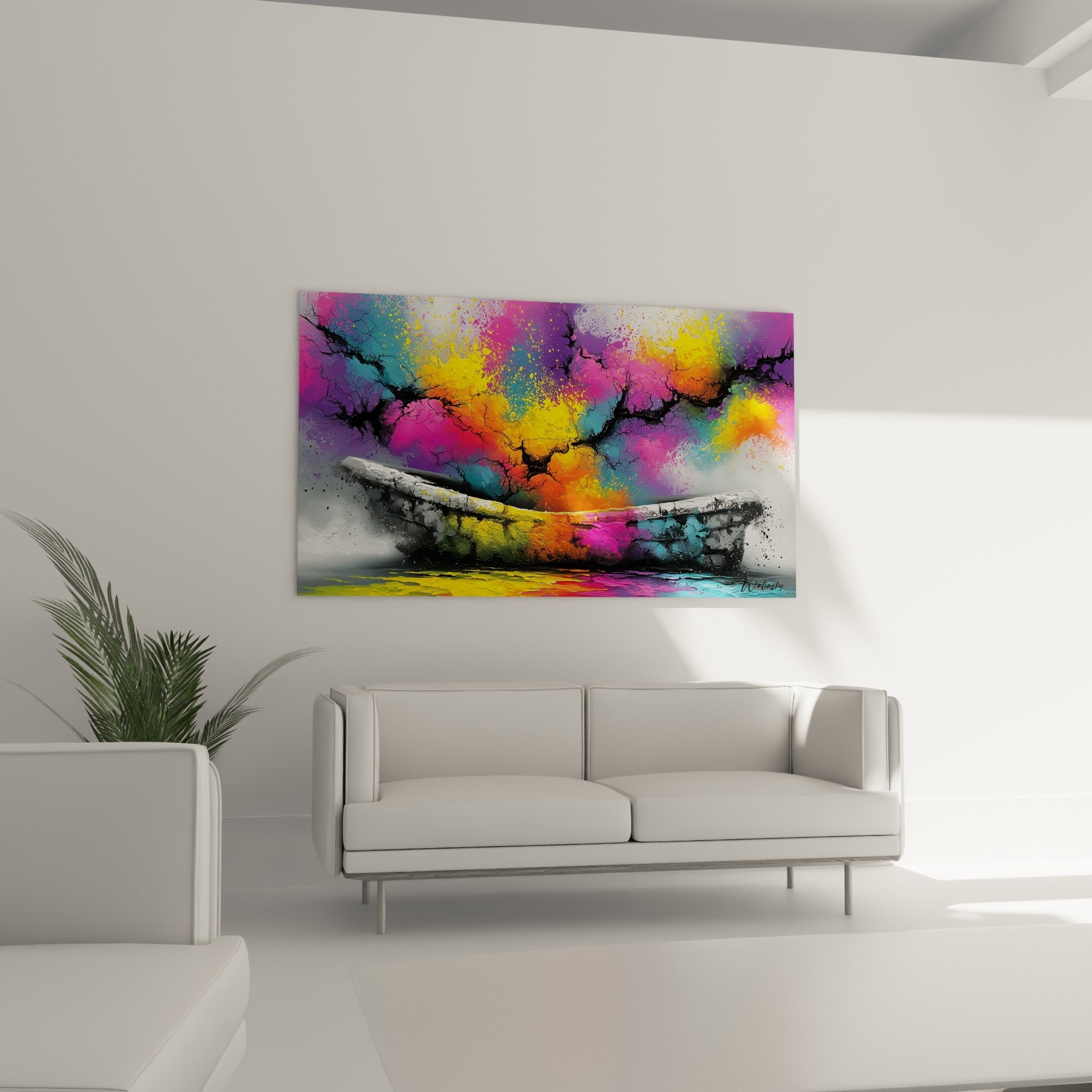 Silhouette d'un bateau gris cerné d'éclaboussures roses et orangées au-dessus d'un canapé dans un salon lumineux