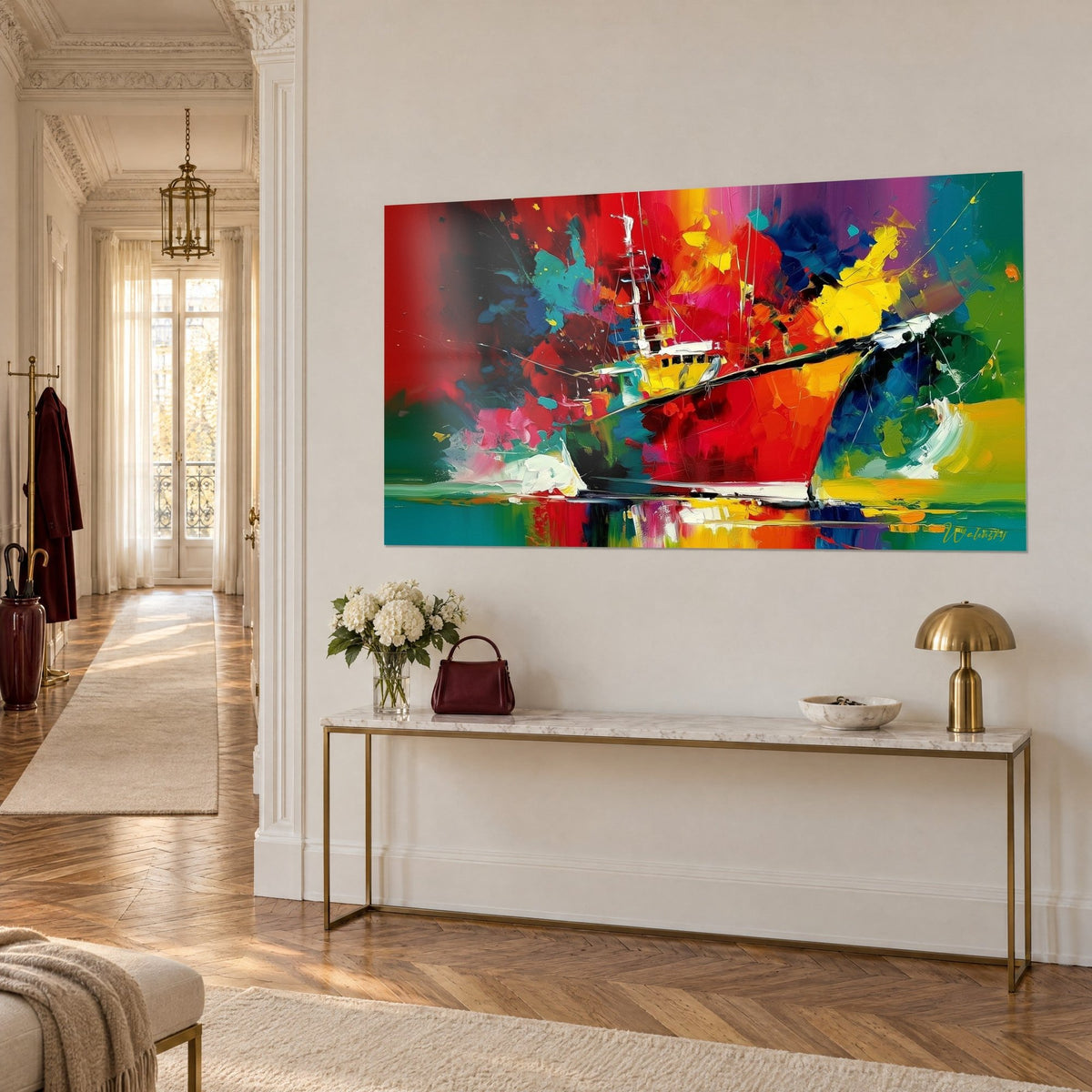 Tableau navire de pêche abstrait, proue orange et mât blanc, coulures jaunes et bleues, sur un mur près d'une console dorée