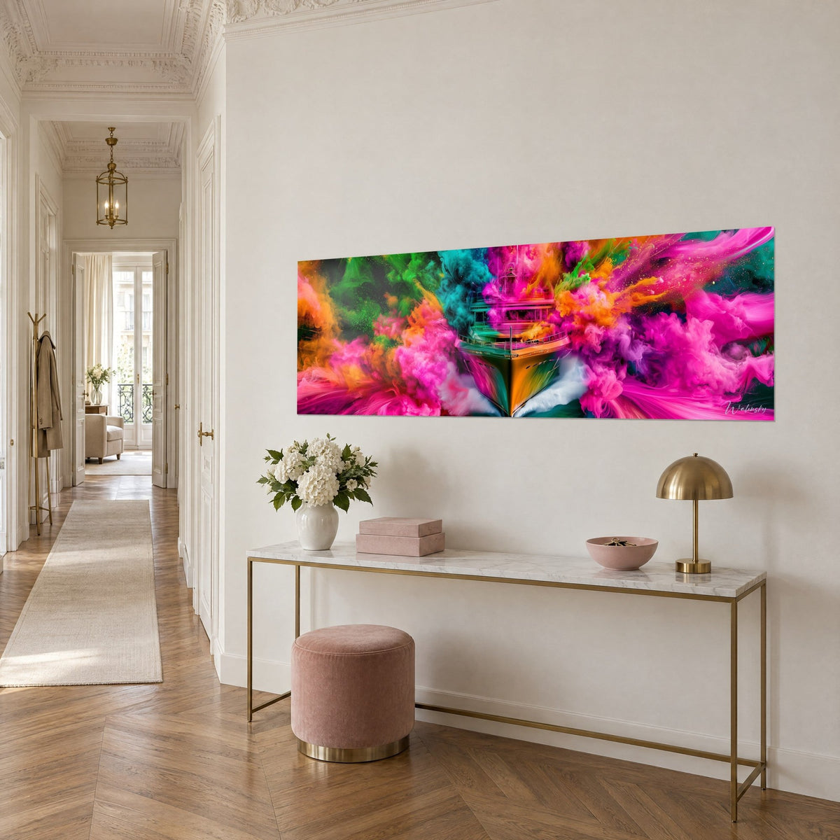 Tableau bateau de luxe surgissant d'un nuage de poudre magenta et vert, console dorée en vue de trois-quarts, appartement haussmannien