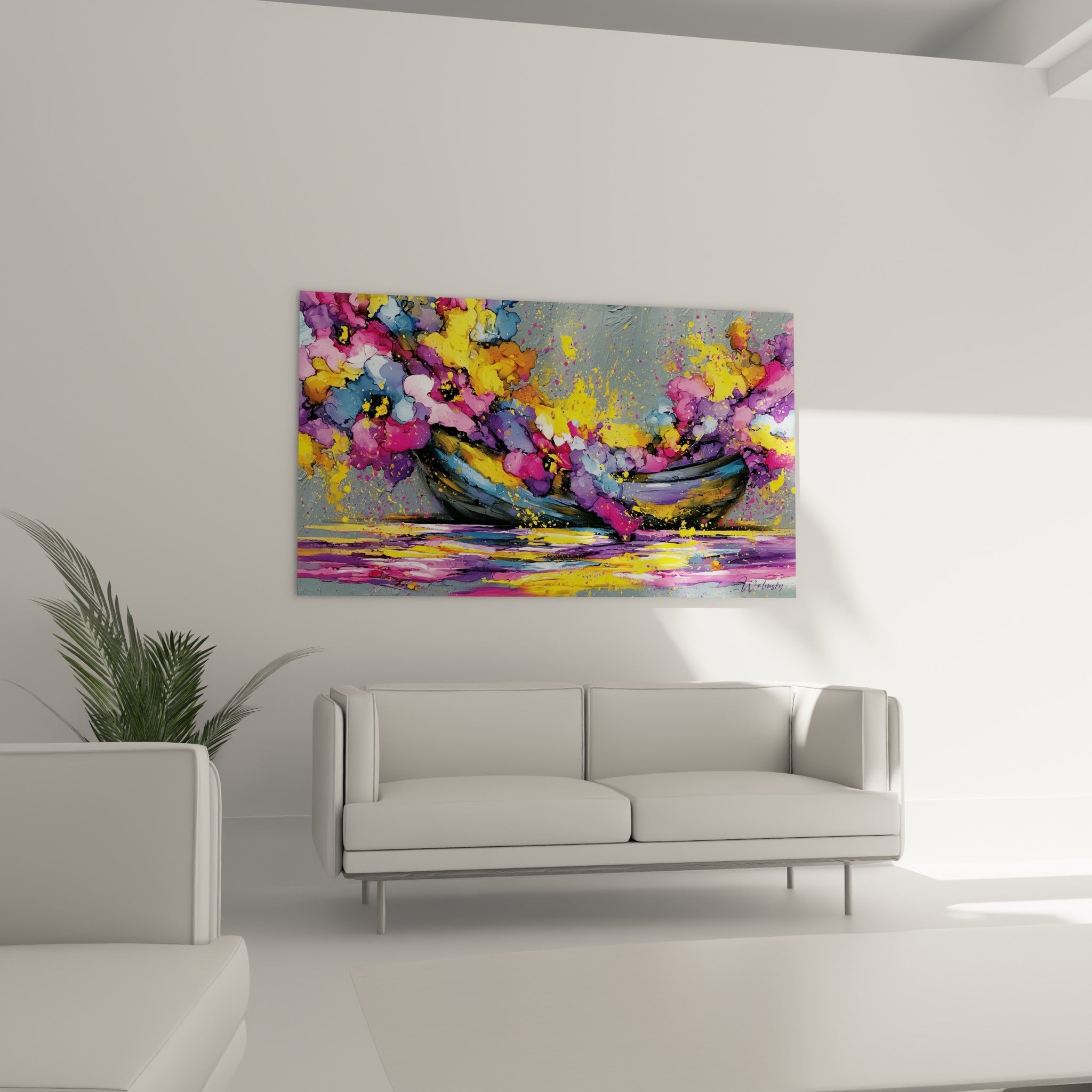 Silhouette du tableau bateau abstrait entourée de rose et bleu pastel, au-dessus d'un canapé dans un salon lumineux