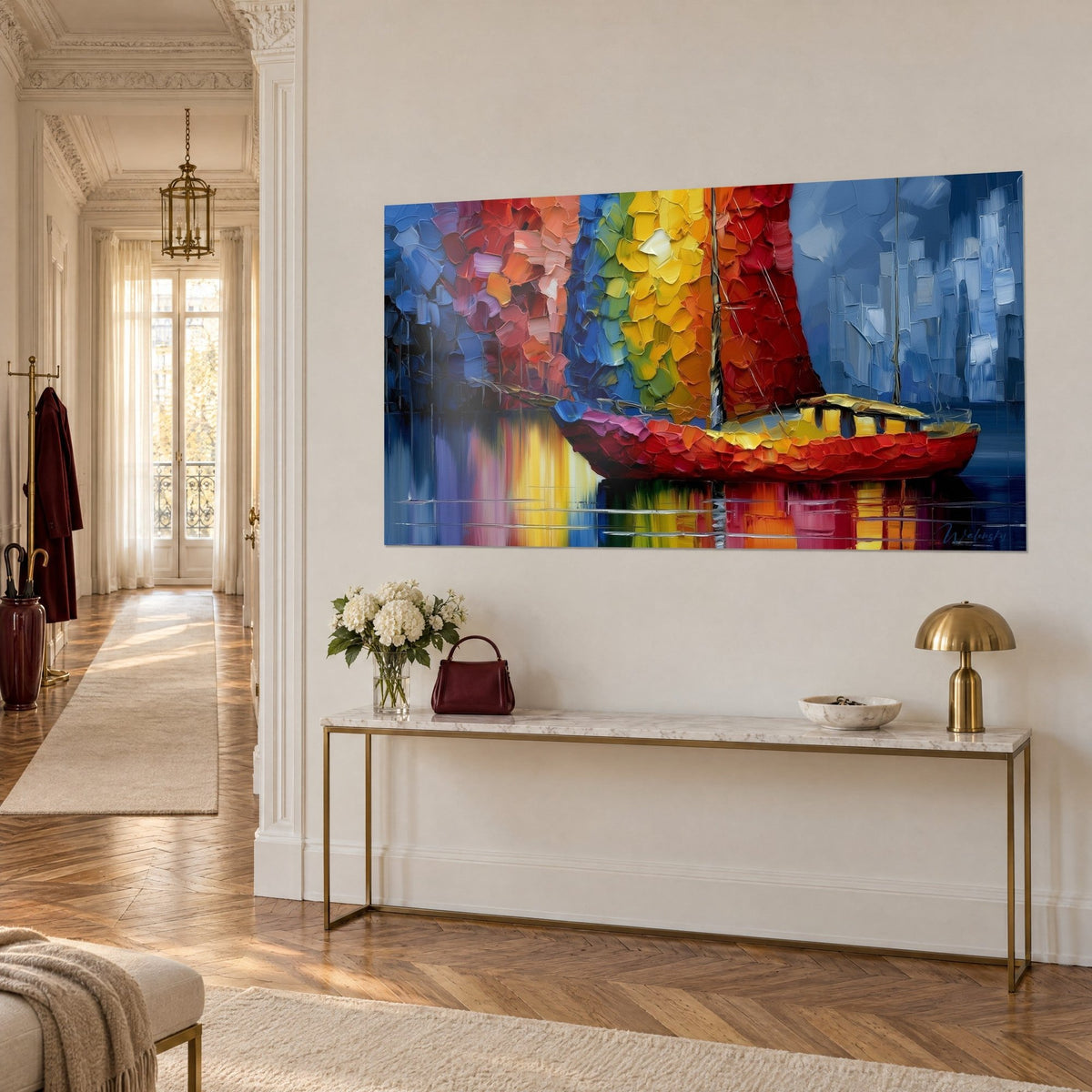 Tableau bateau abstrait à coque pourpre et voiles orange, jaune et bleu, vu de trois-quarts, console dorée haussmannienne