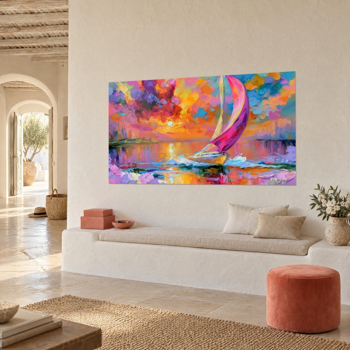 Tableau yacht gonflant sa voile rose sur des reflets ambrés, nuages violets en empâtements, mur crème d'une maison provençale