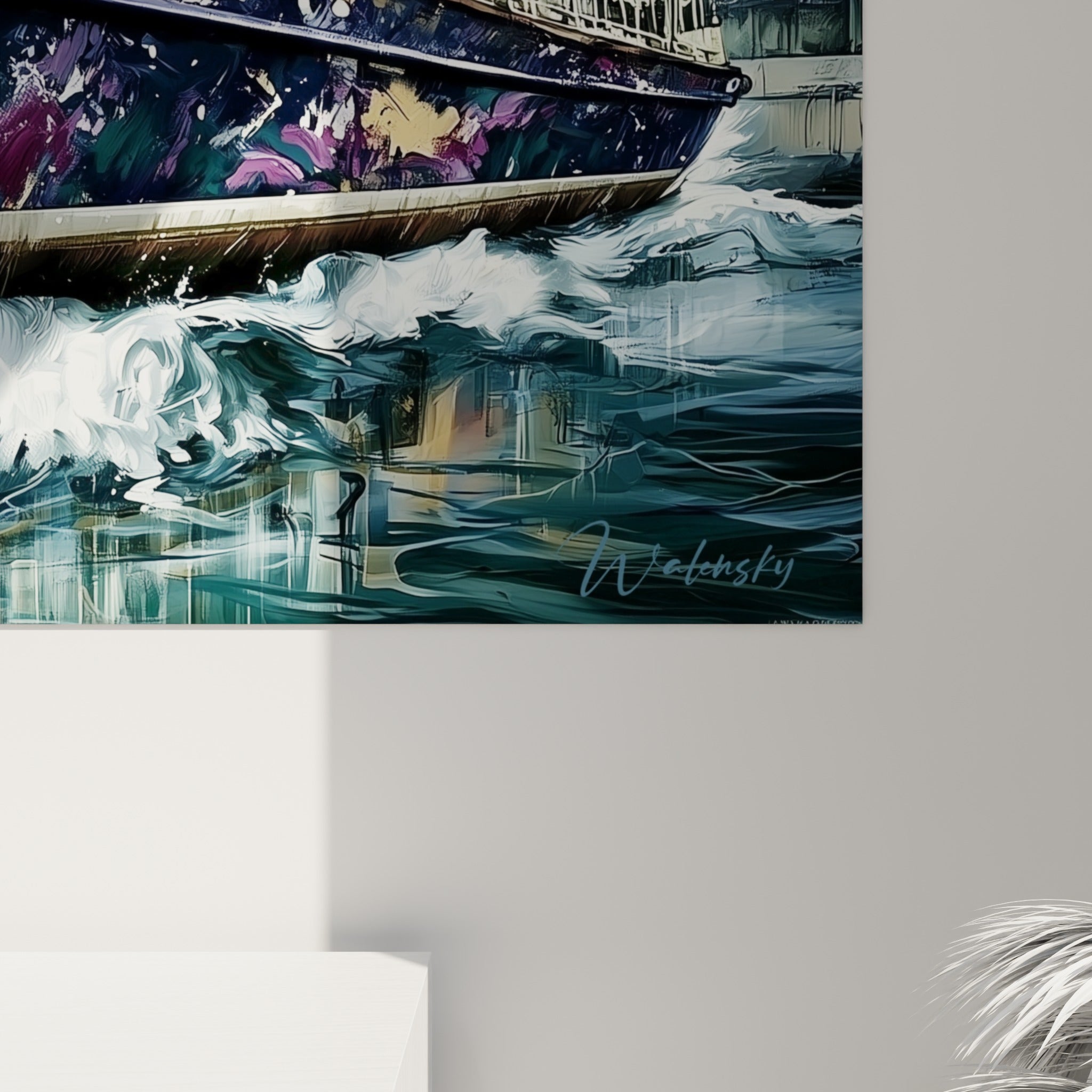 Empâtements dorés et coulures violettes sur la coque bleu marine, matière picturale dense de ce tableau bateau abstrait