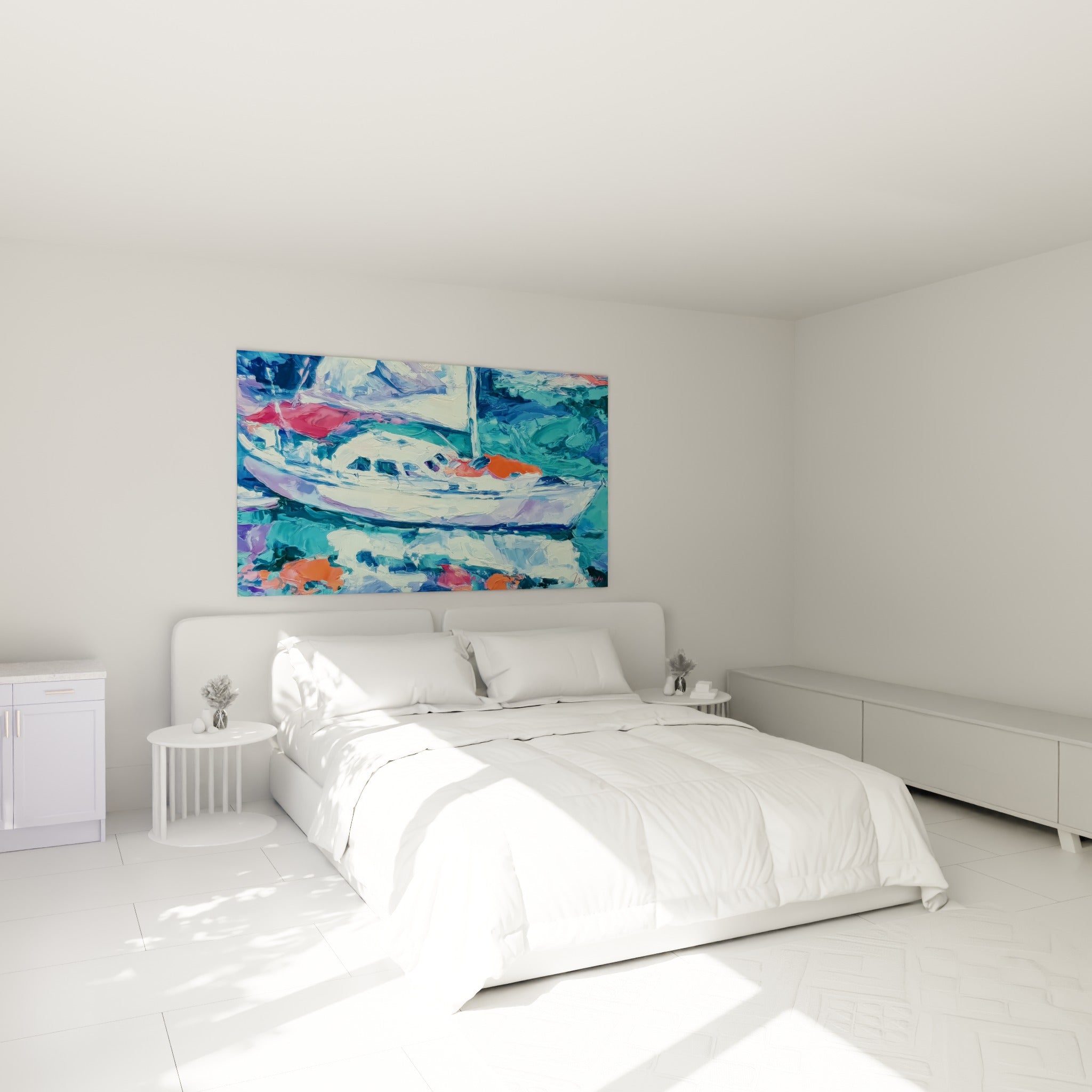 Embarcation blanche aux reflets bleu marine peinte au couteau, accrochée au-dessus d'un lit dans une chambre claire